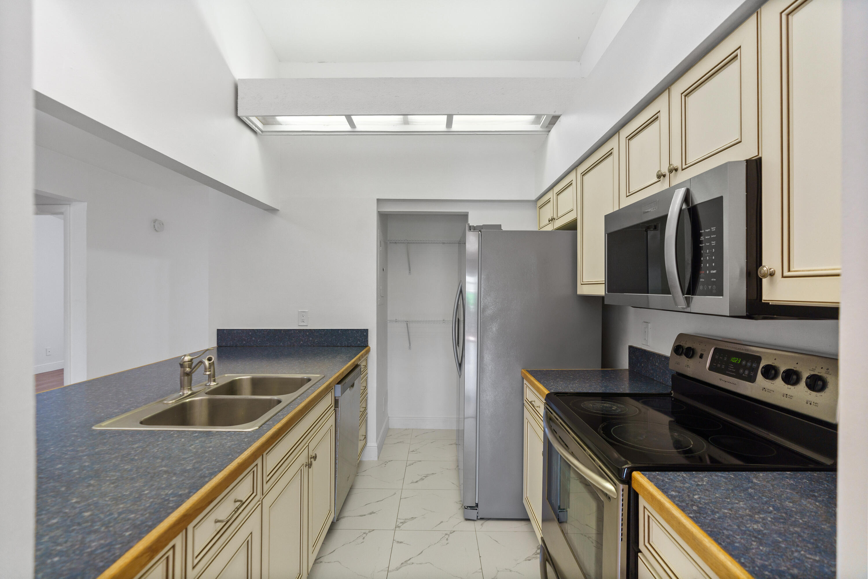 PEMBROKE LAKES SECTION SEVEN - Residential