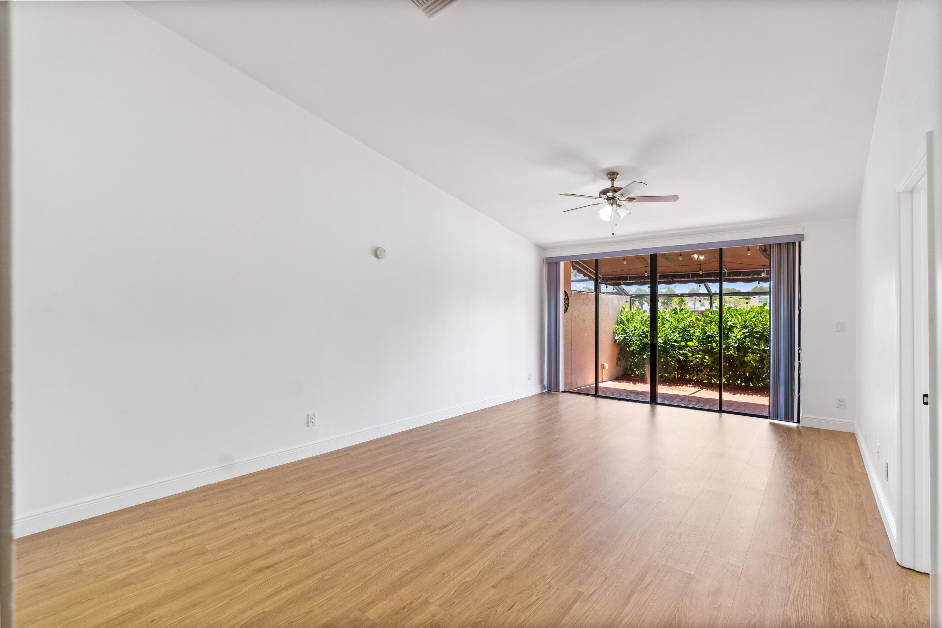 PEMBROKE LAKES SECTION SEVEN - Residential