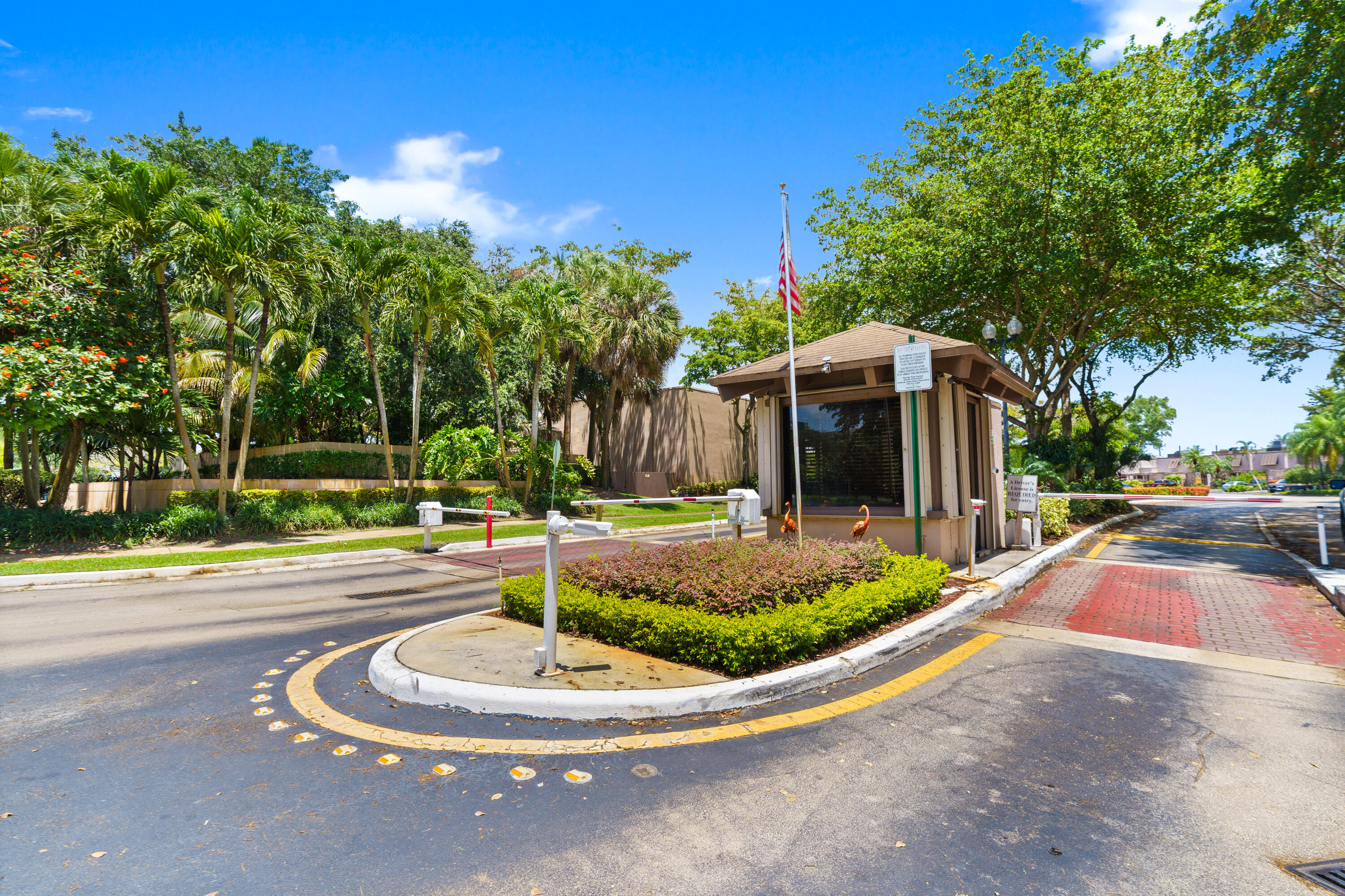 PEMBROKE LAKES SECTION SEVEN - Residential
