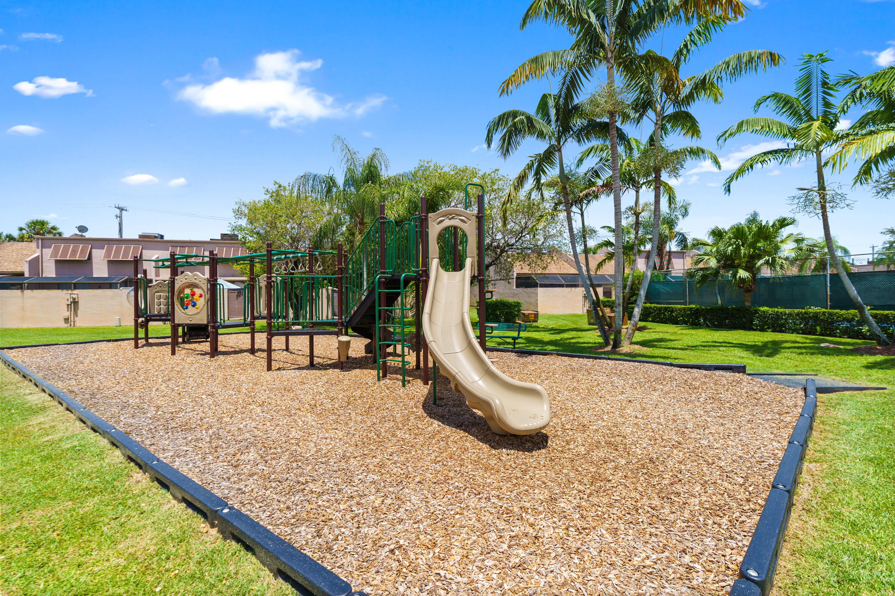 PEMBROKE LAKES SECTION SEVEN - Residential