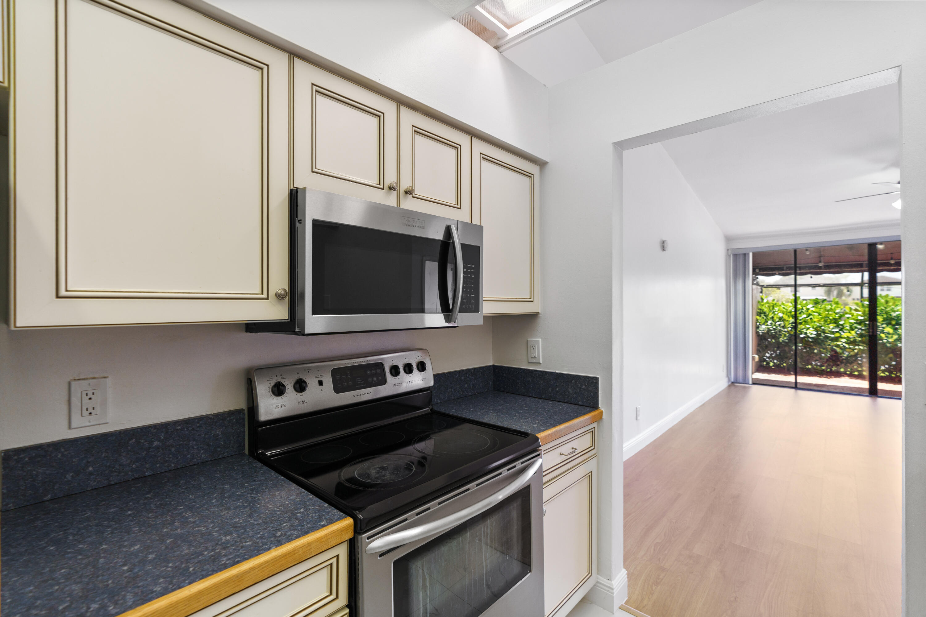 PEMBROKE LAKES SECTION SEVEN - Residential