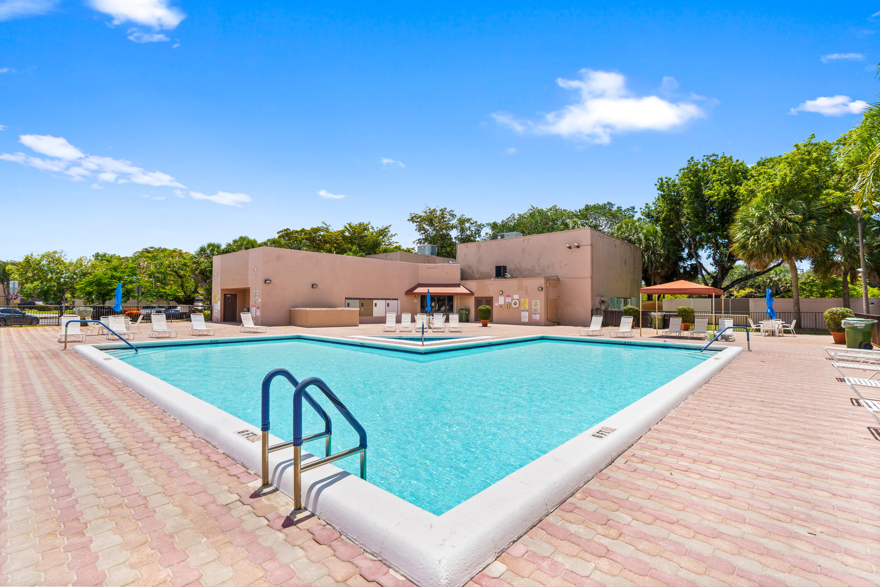 PEMBROKE LAKES SECTION SEVEN - Residential