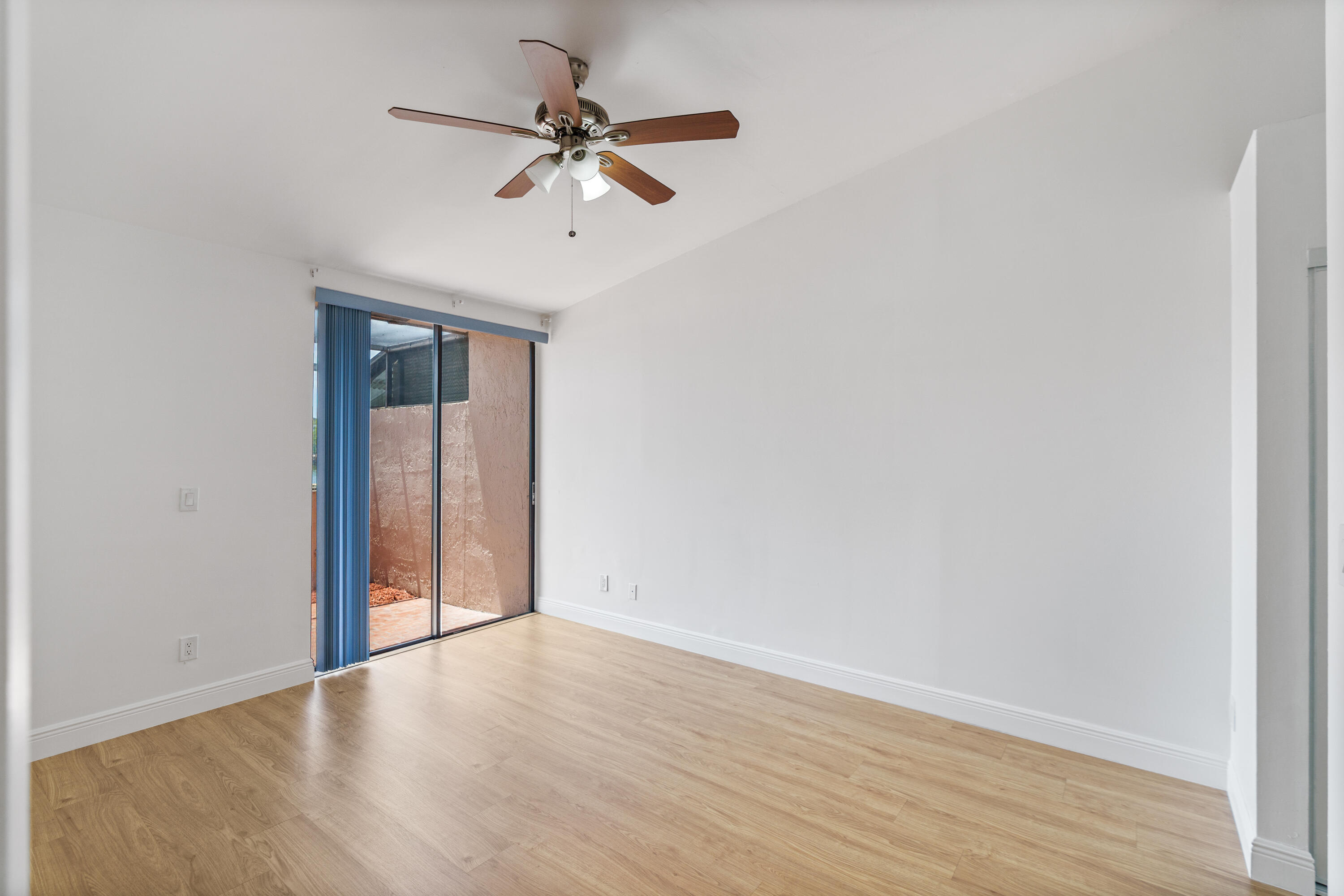 PEMBROKE LAKES SECTION SEVEN - Residential