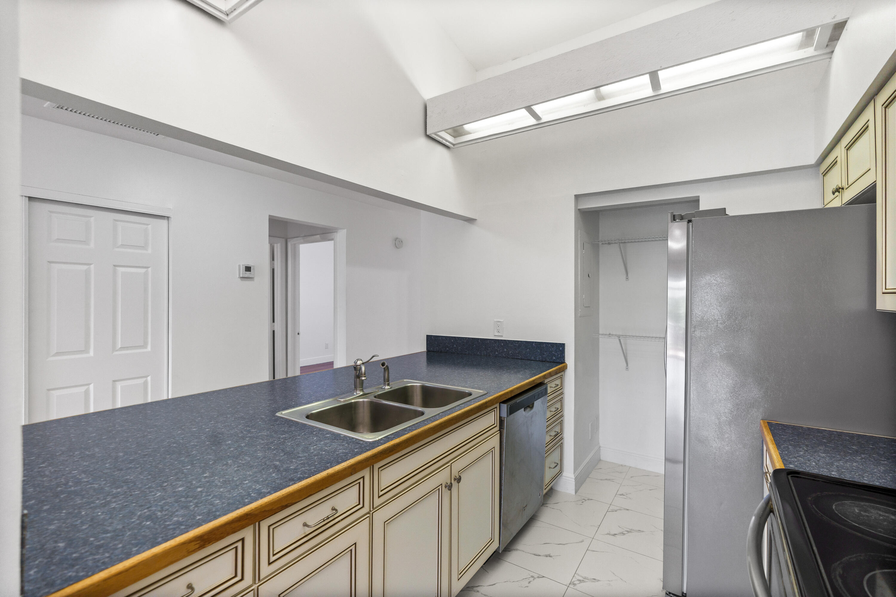 PEMBROKE LAKES SECTION SEVEN - Residential