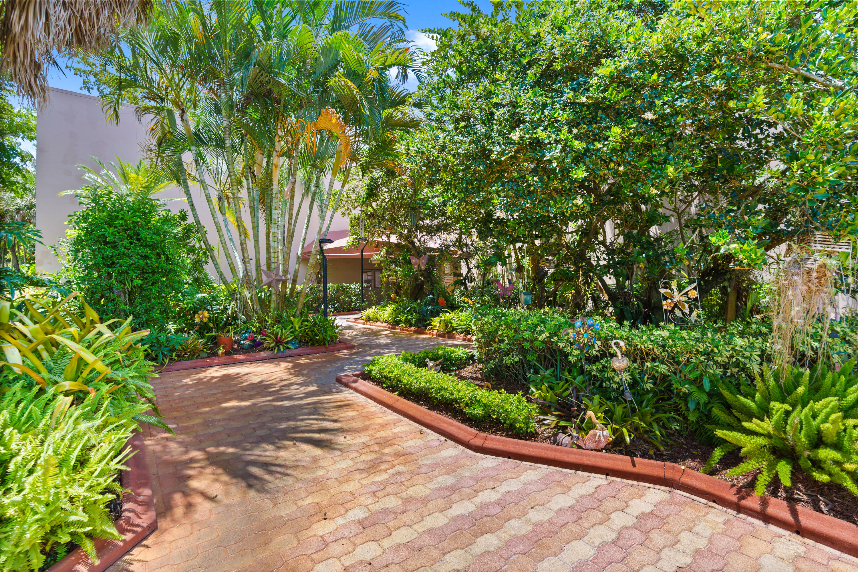 PEMBROKE LAKES SECTION SEVEN - Residential