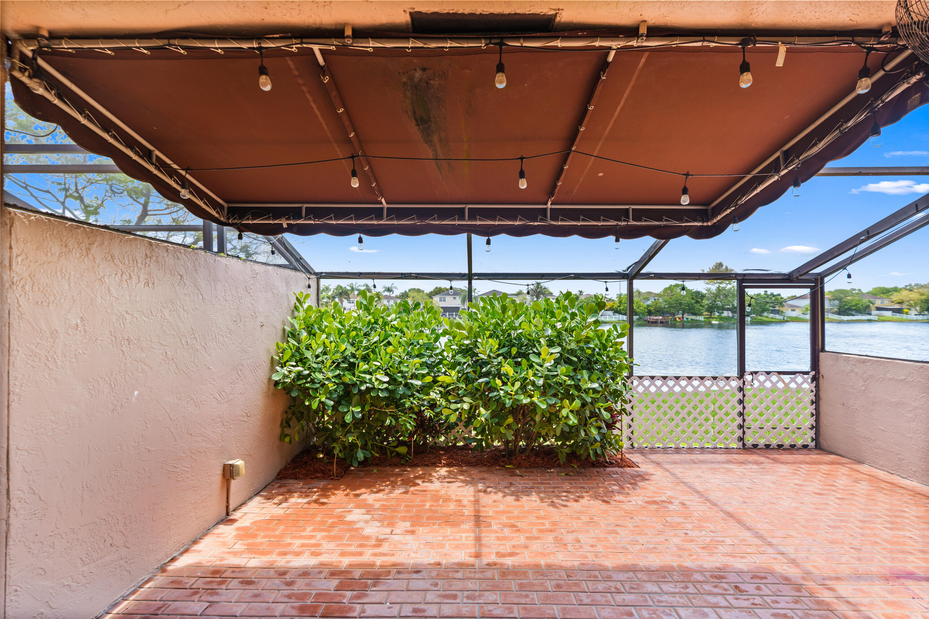 PEMBROKE LAKES SECTION SEVEN - Residential