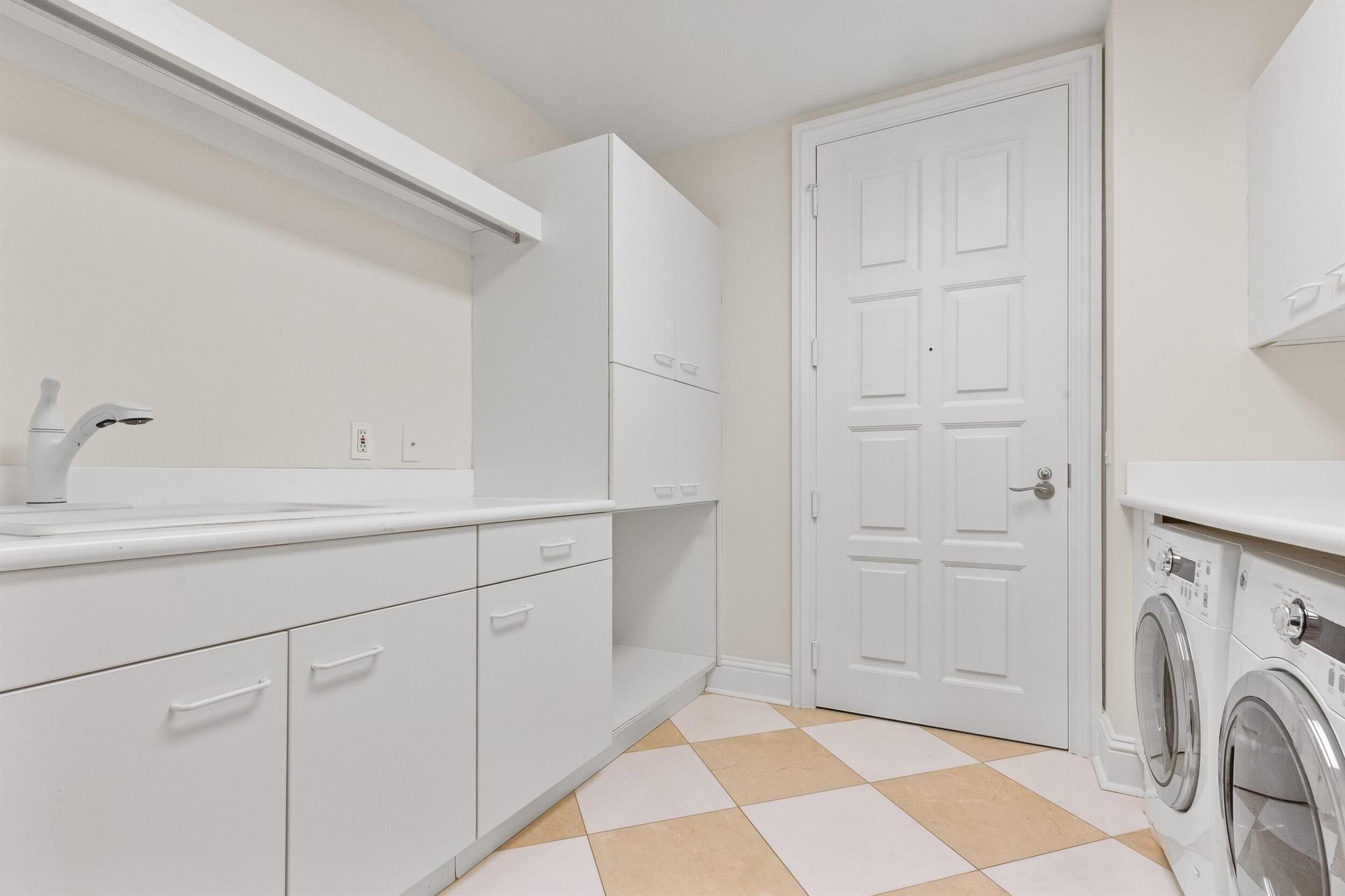 ONE WATERMARK PLACE OF THE PALM BEACHES - Residential