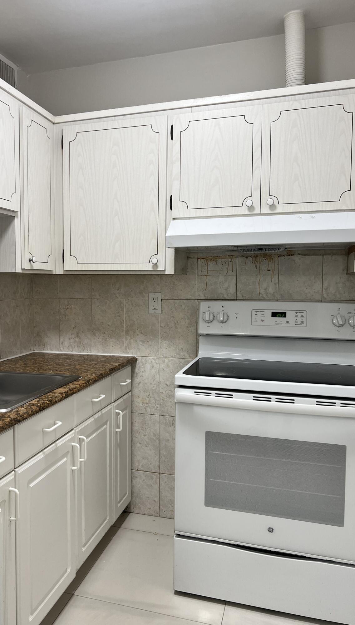 EVERETT ARMS NO 4 CONDO - Residential Lease
