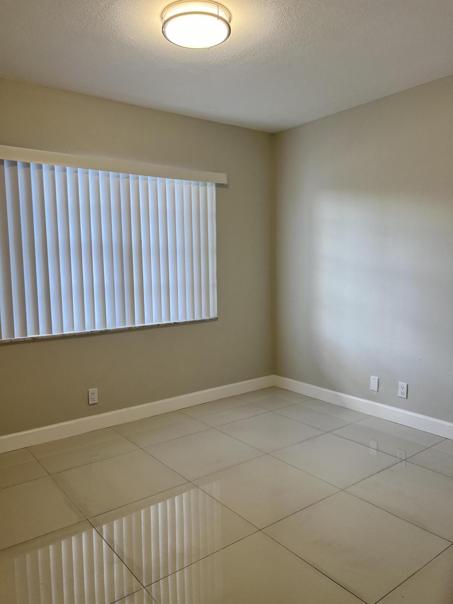 EVERETT ARMS NO 4 CONDO - Residential Lease