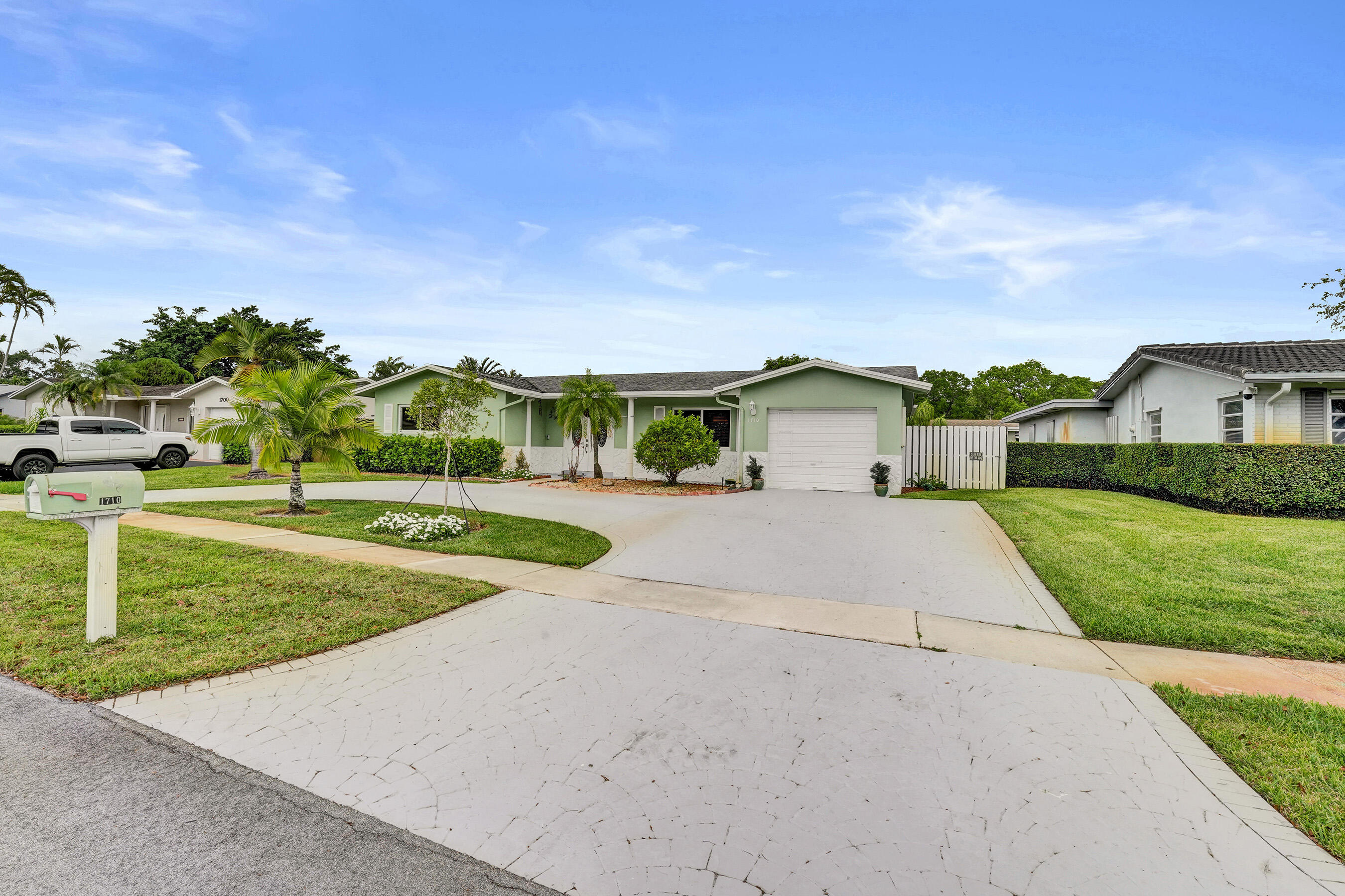 PEMBROKE LAKES SEC 2 - Residential