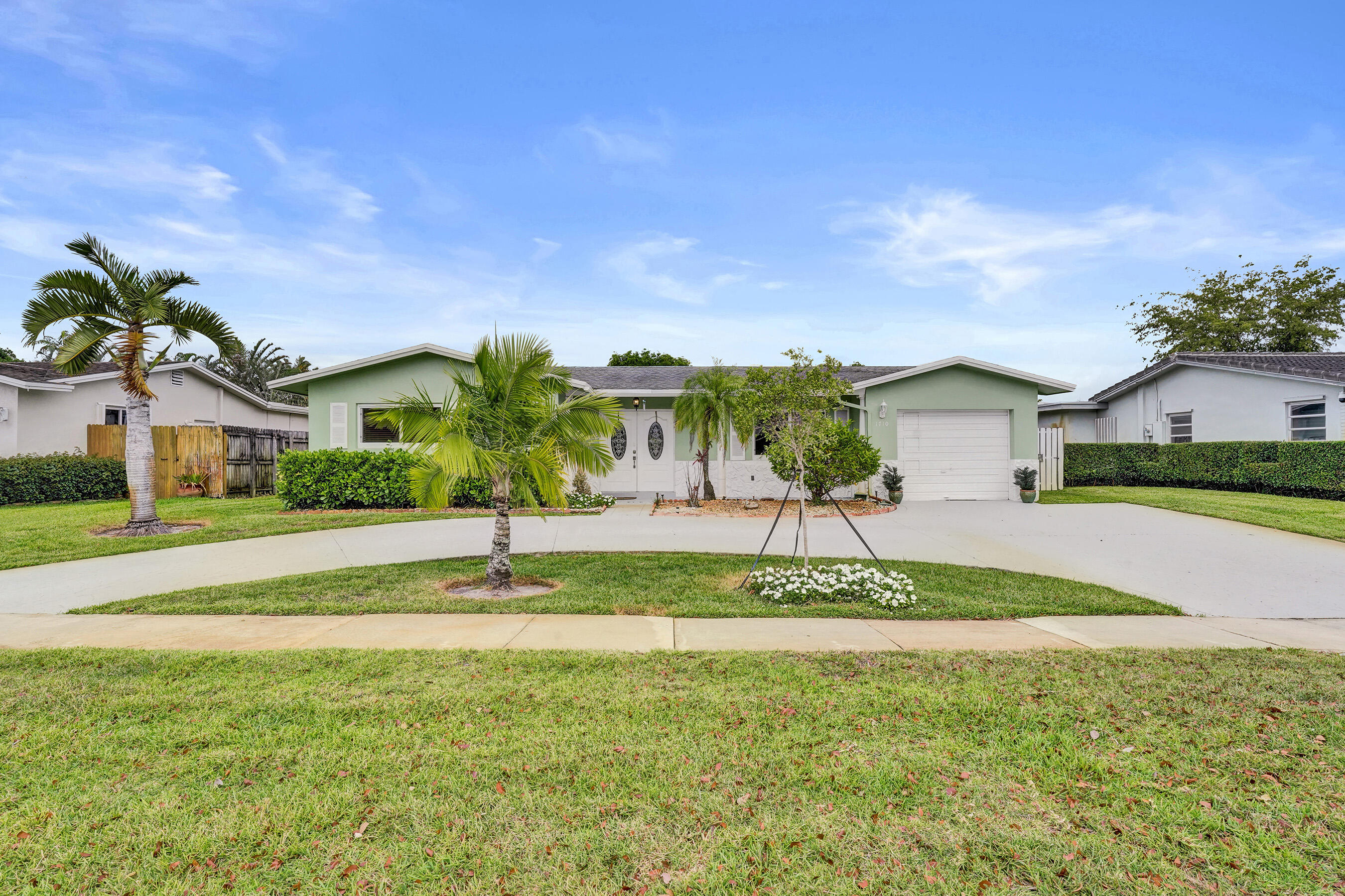 PEMBROKE LAKES SEC 2 - Residential