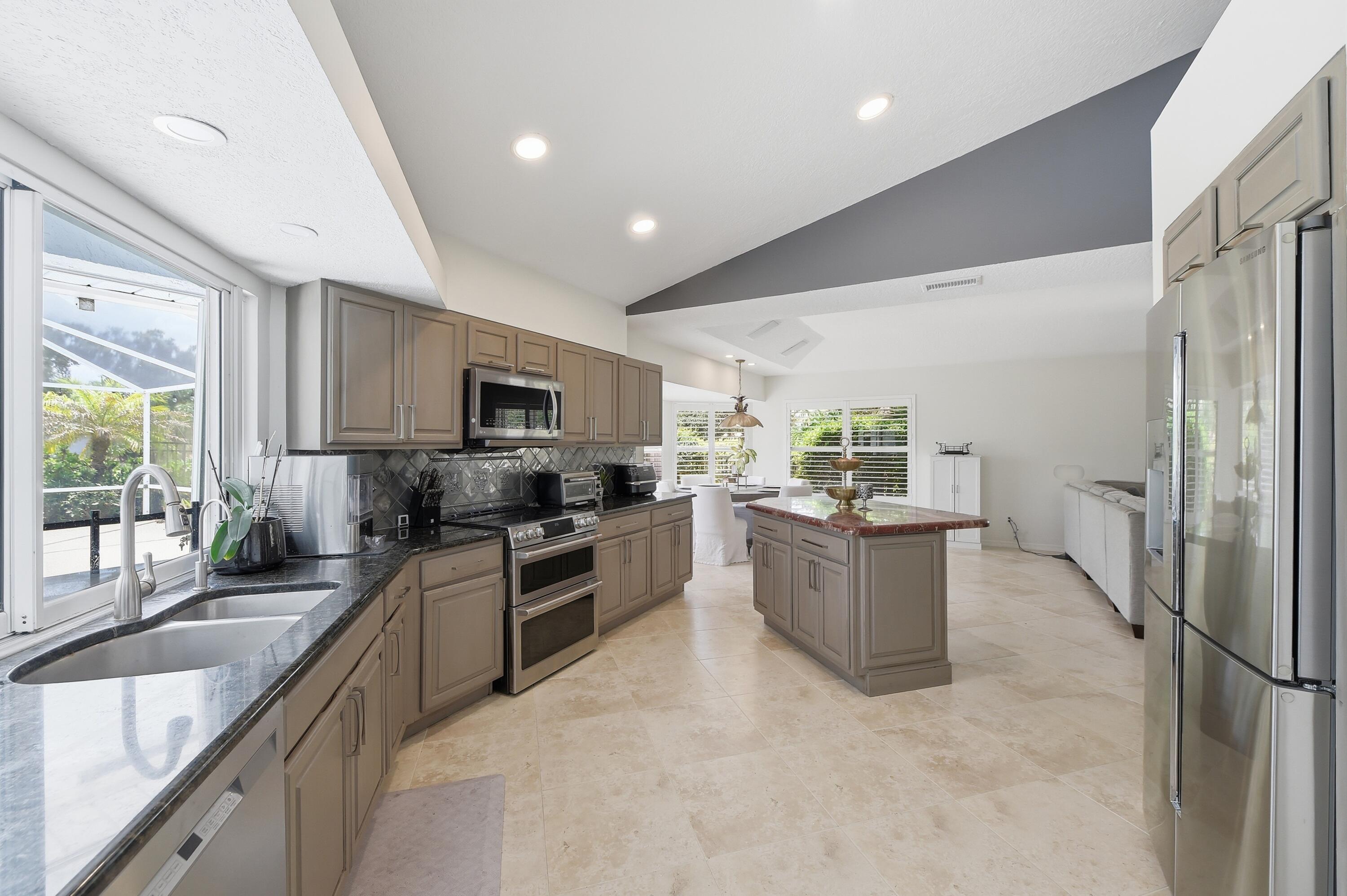 MID-RIVERS YACHT AND COUNTRY CLUB (AKA EVERGREEN C - Residential