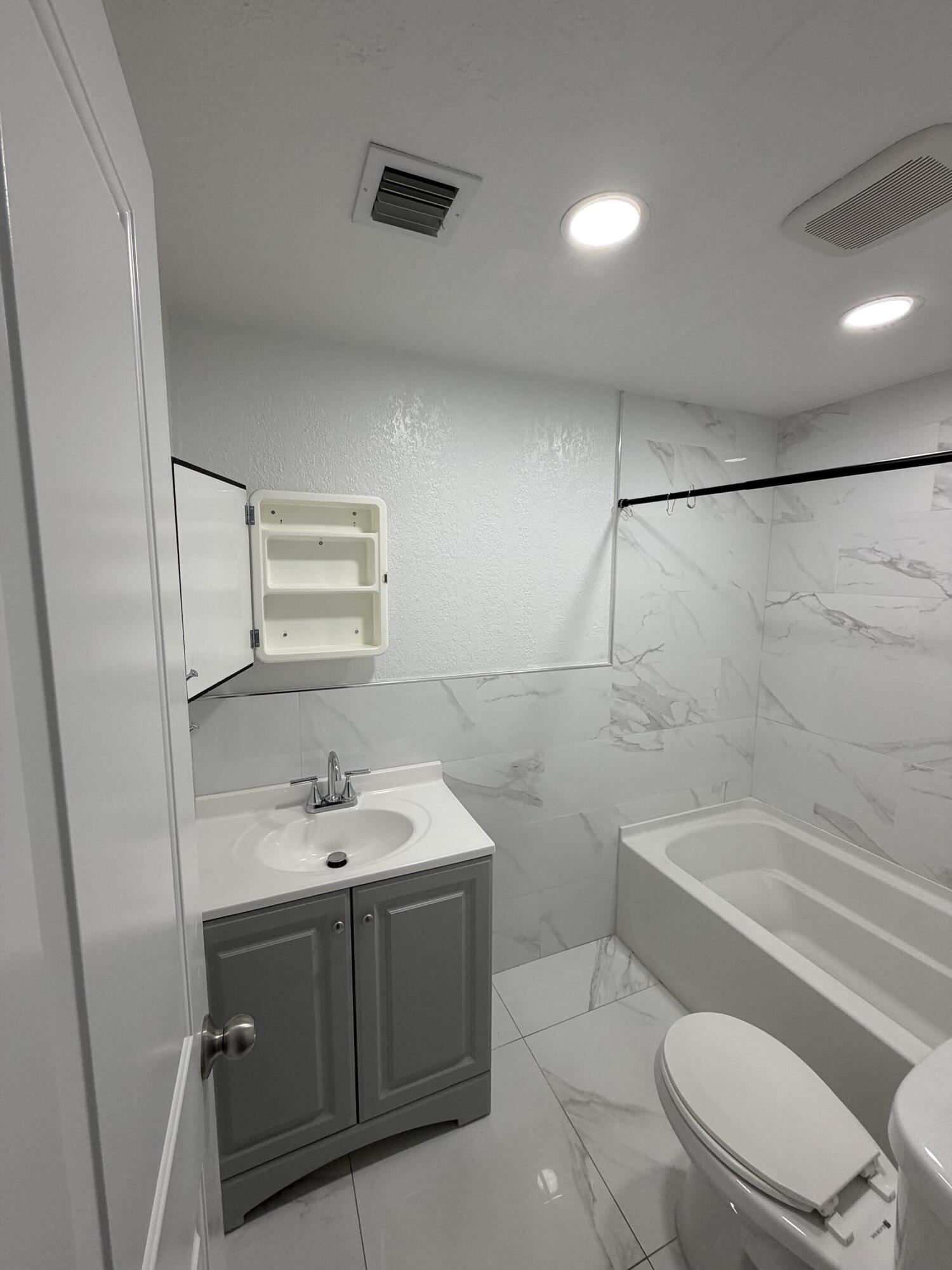 FOREST RIDGE PARK - Residential Lease