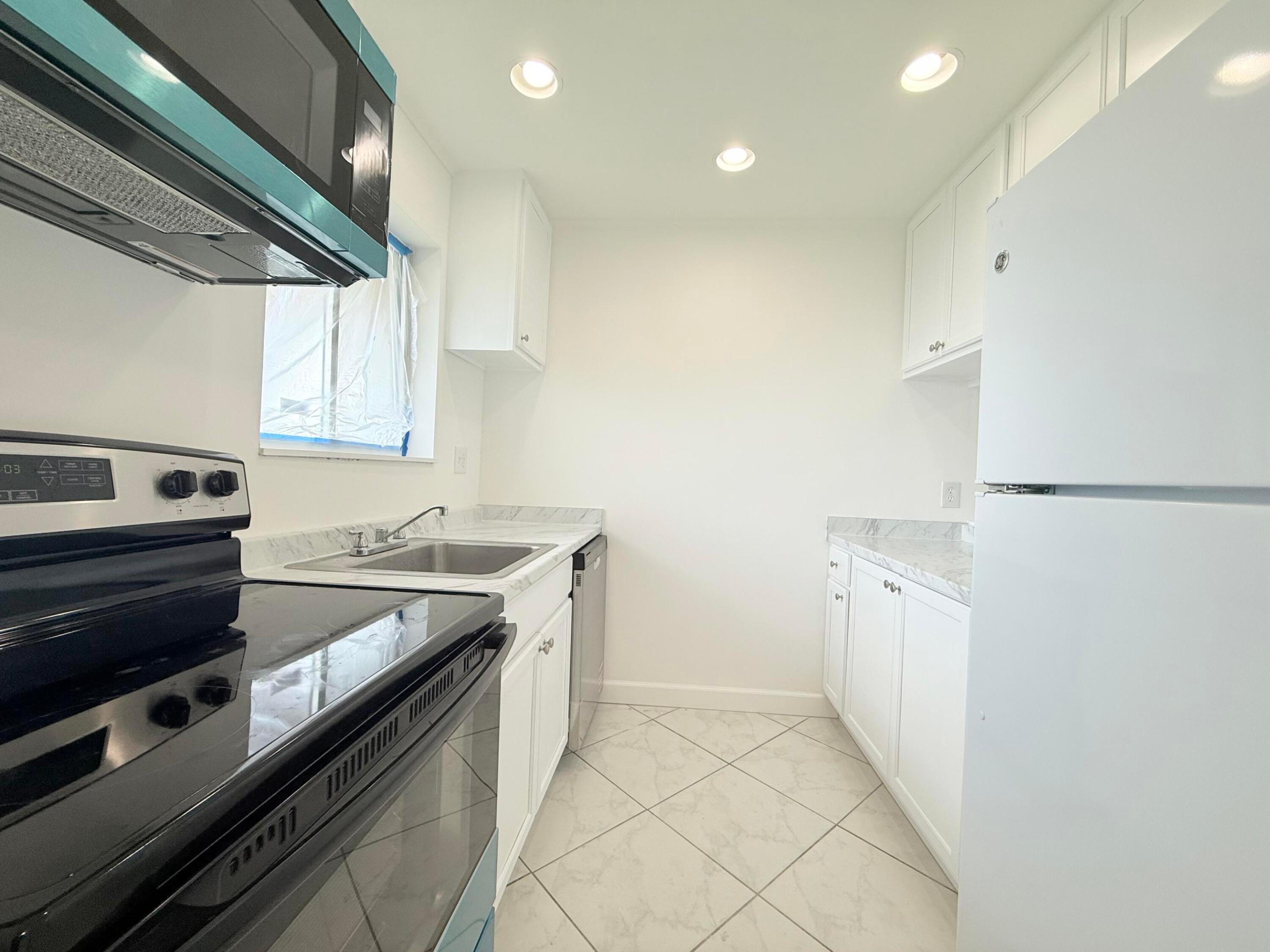 FOREST HILL GARDENS CONDO - Residential