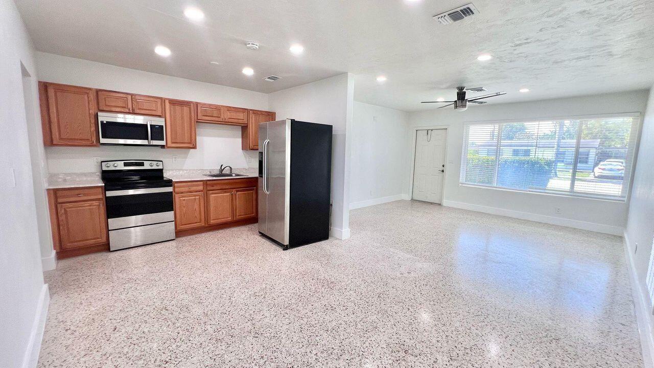 PALM SPRINGS VILLAGE 3 - Residential Lease