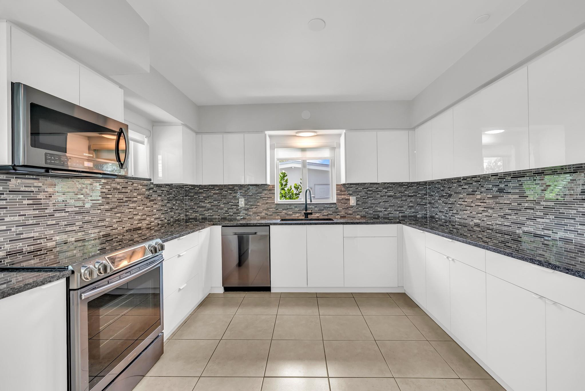 LIGHTHOUSE POINT FIRST SEC - Residential