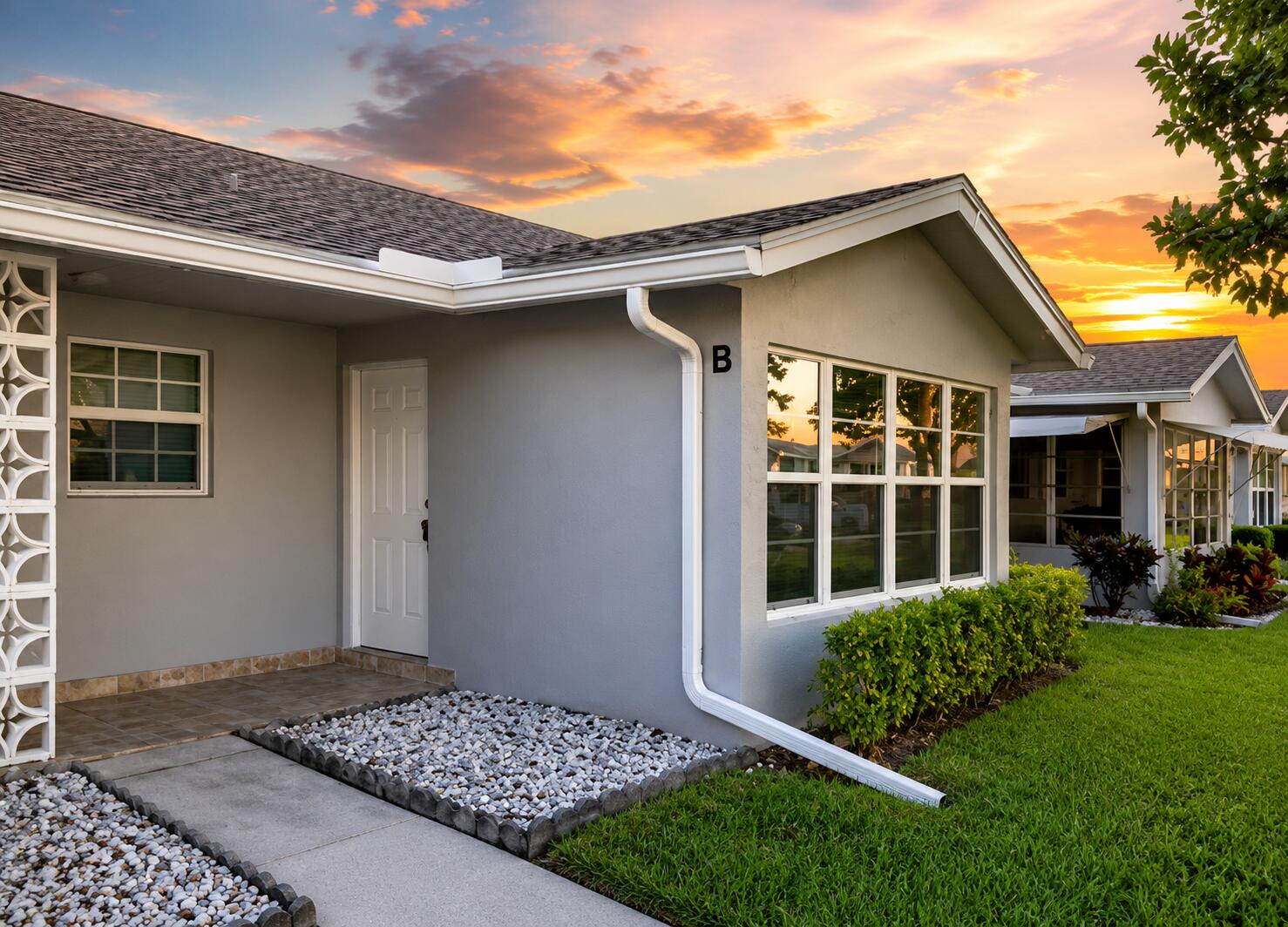 Welcome to this charming & updated beautiful 1 bdrm 1.5 bath villa in the desirable 55+ community of High Point Sec 2 in the heart of Delray Beach. Offering comfortable single-story living, this well maintained residence features a bright & functional floor plan, spacious living & dining areas w/ quartz counters, enclosed Florida room w/ impact windows & a generously sized primary suite w/ an en-suite bath. Enjoy low maintenance living w/ a dedicated parking space just steps from your door. High Point residents enjoy an active lifestyle with a clubhouse, heated pool, shuffleboard, bocce ball, library, & a full calendar of social activities. The community is ideally located just minutes from vibrant Atlantic Avenue, beautiful beaches, shopping, dining, golf & many medical facilities.