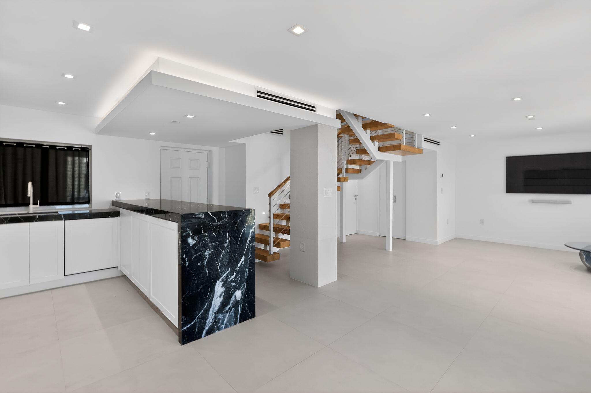 THE COURTS AT SOUTH BEACH CONDO - Residential
