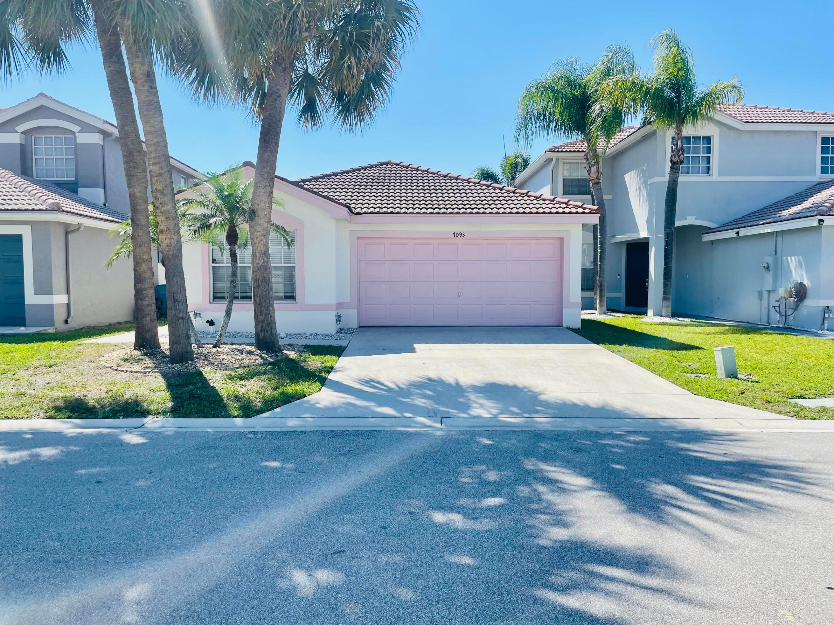 Beautiful single-family home for rent featuring 4 bedrooms and 2 bathrooms with a spacious garage. Enjoy a large backyard perfect for relaxing or entertaining. Located in a well-maintained community with HOA. Conveniently situated near restaurants, shopping centers, and the mall, with easy access to major roads. This home offers comfort, space, and an excellent location—ready for immediate occupancy!