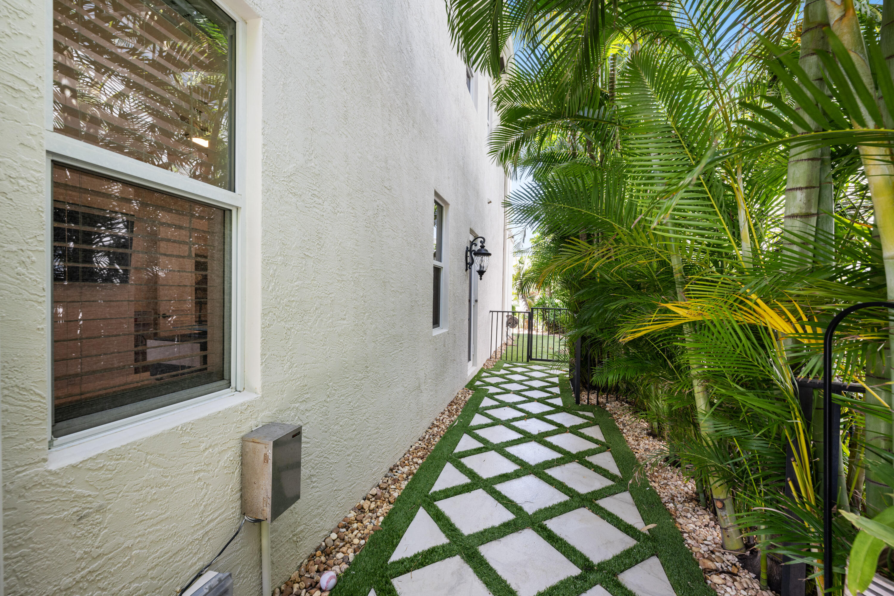 BOCA HARBOUR - Residential