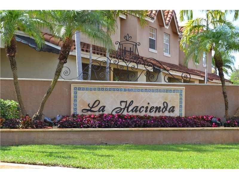 Corner  unit  Spacious 1bed /1bath  in gated community :"La Hacienda" 1 assigned parking  space,  community has amenities: Gym, racquet ball, playground,  centrally located  close  to  I-75, and Palmetto  826,  Association  approval