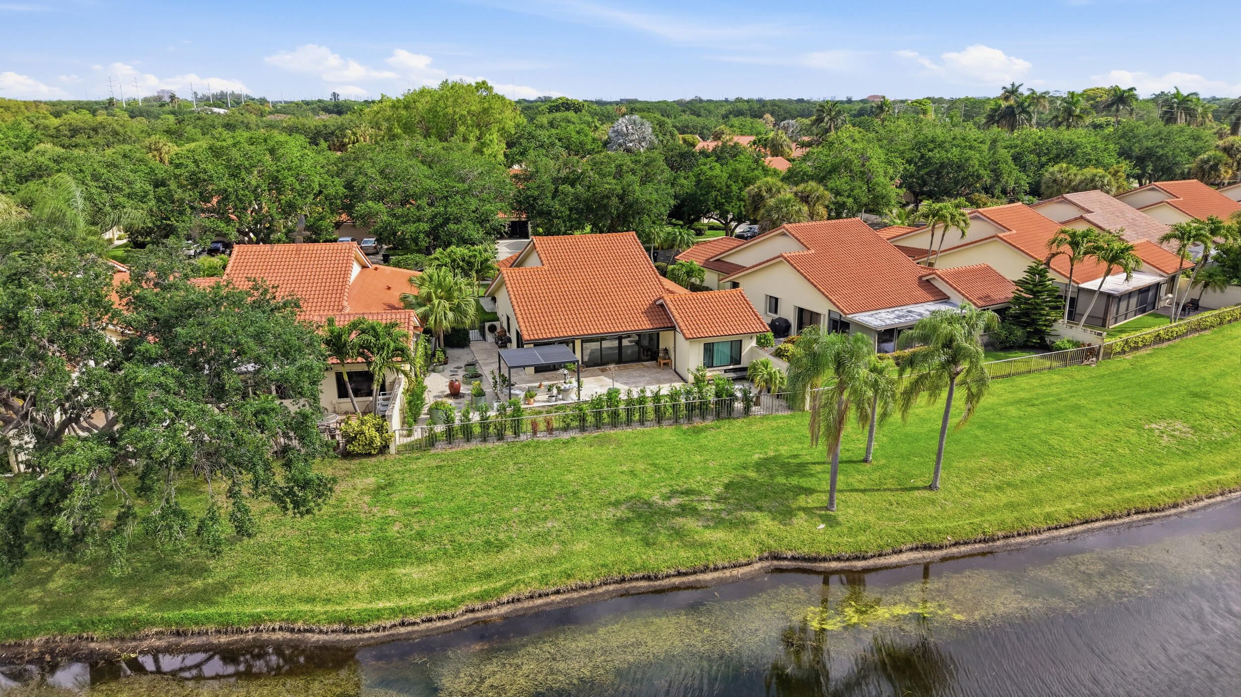 SARATOGA POINTE - Residential