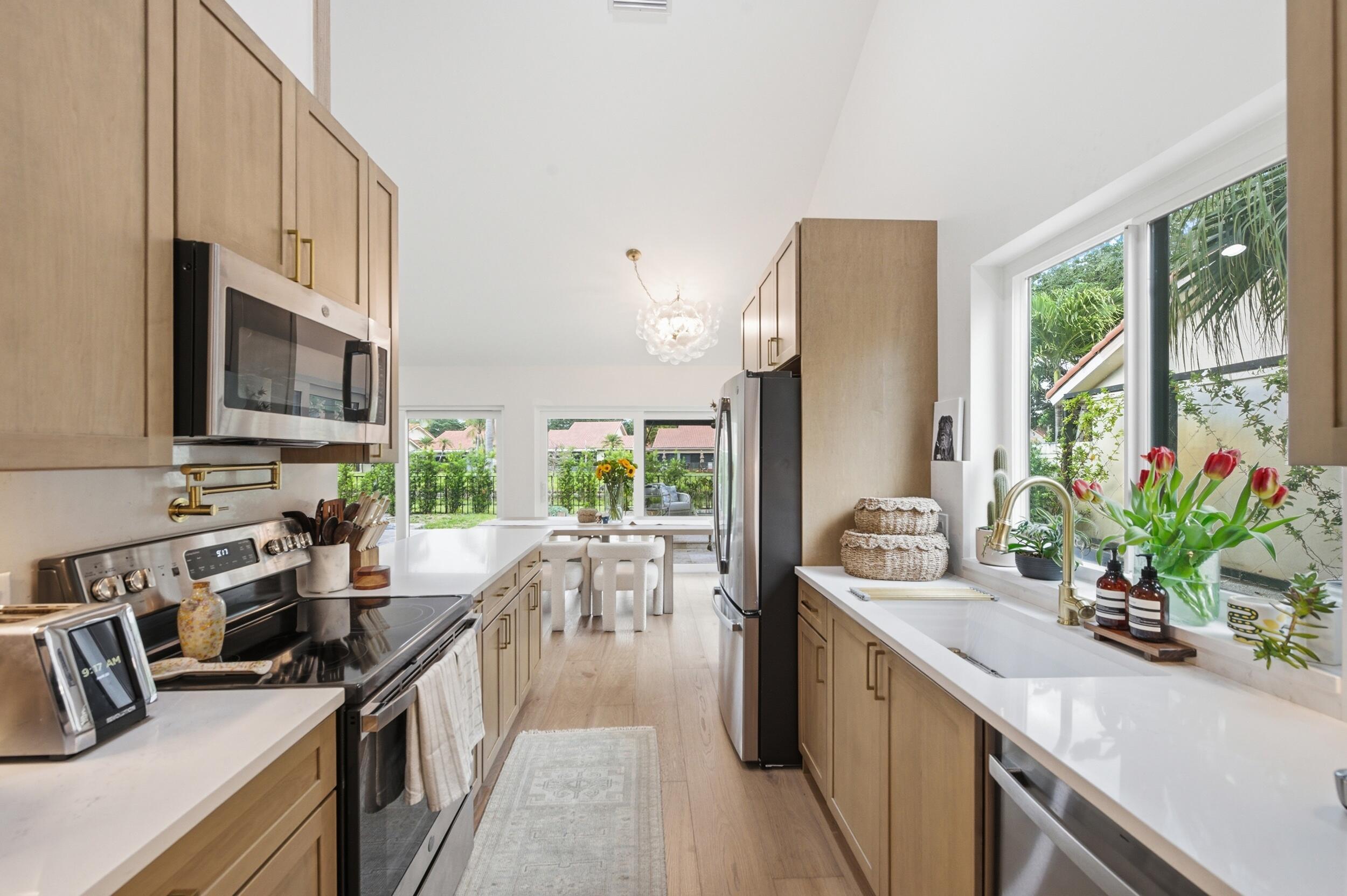SARATOGA POINTE - Residential