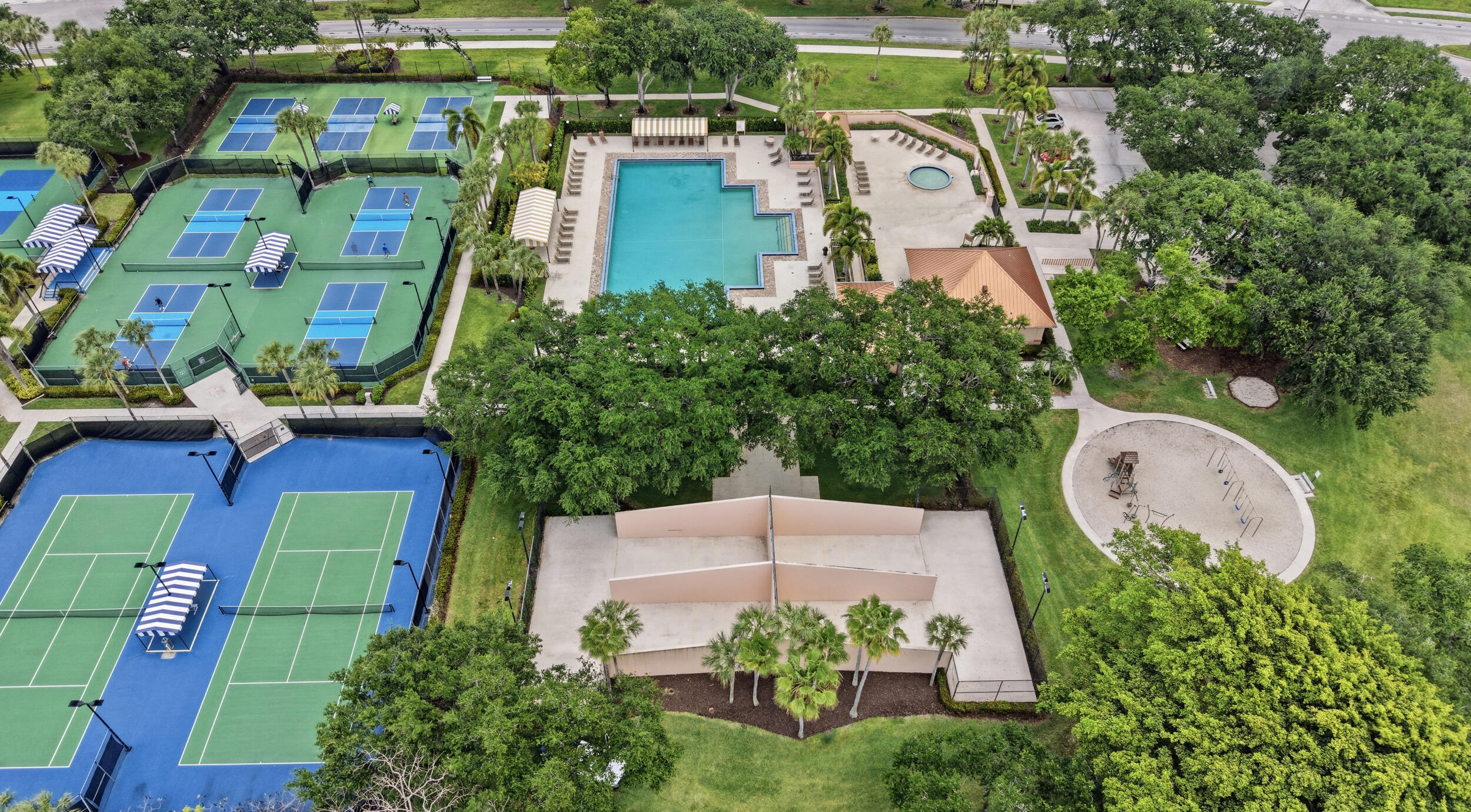 SARATOGA POINTE - Residential