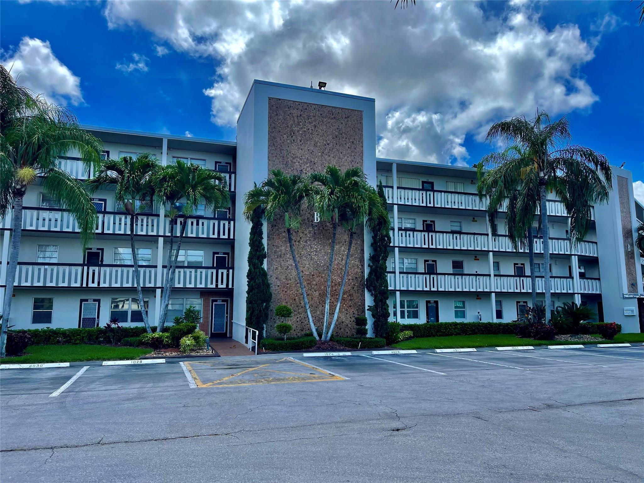 HYTHE AT CENTURY VILLAGE CONDO - Residential Lease