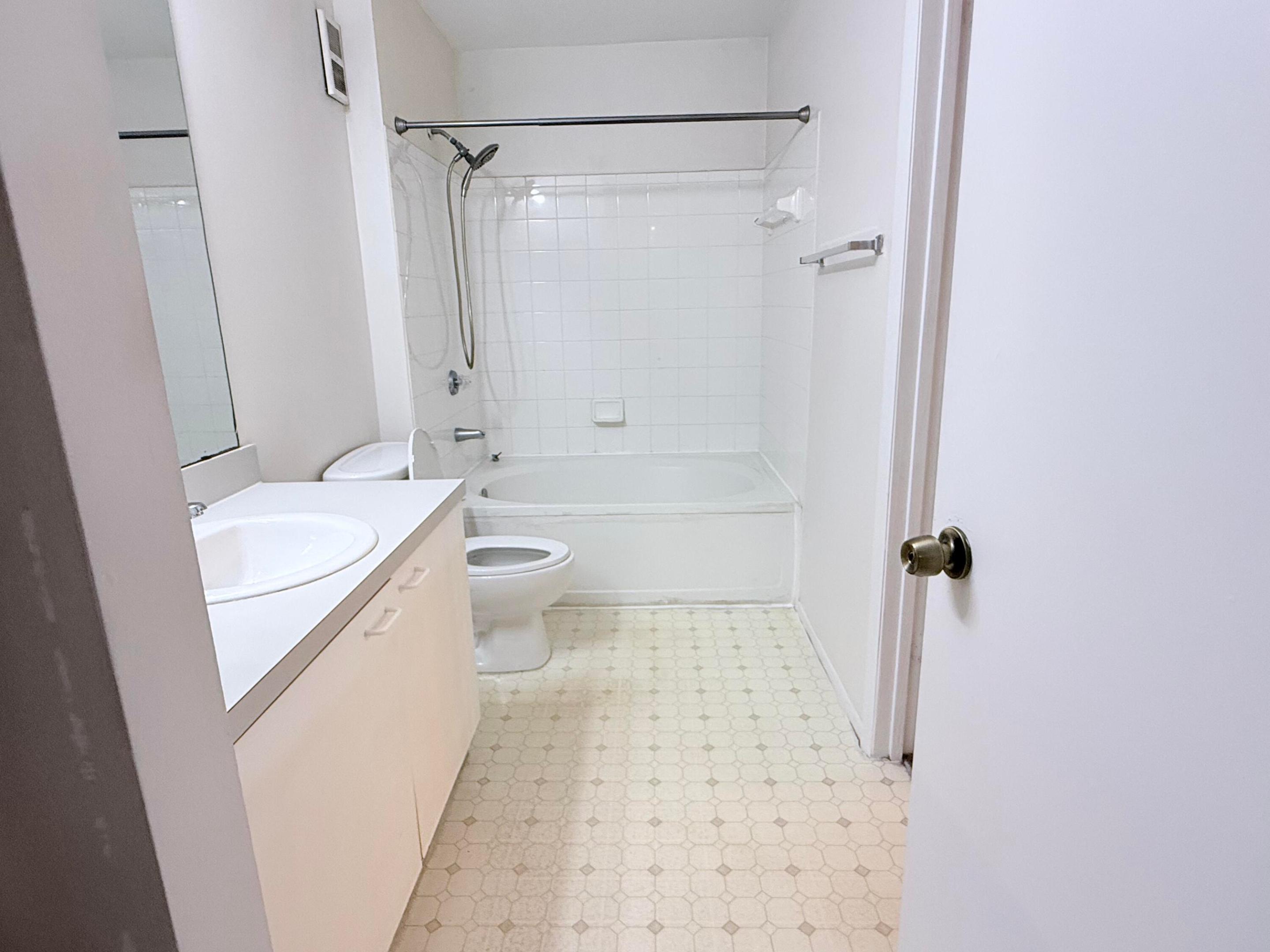 PALM LAKE CONDO - Residential Lease