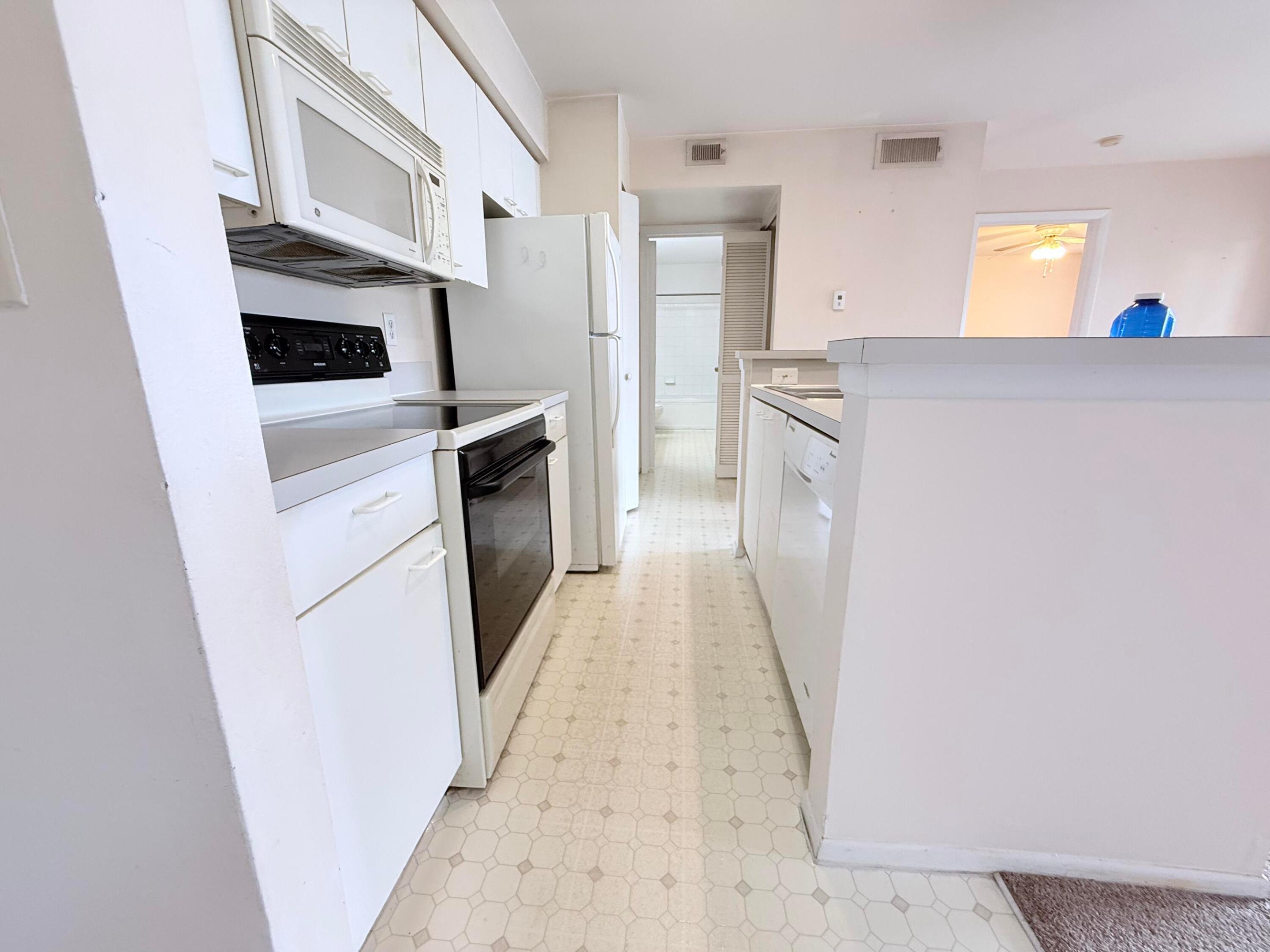 PALM LAKE CONDO - Residential Lease