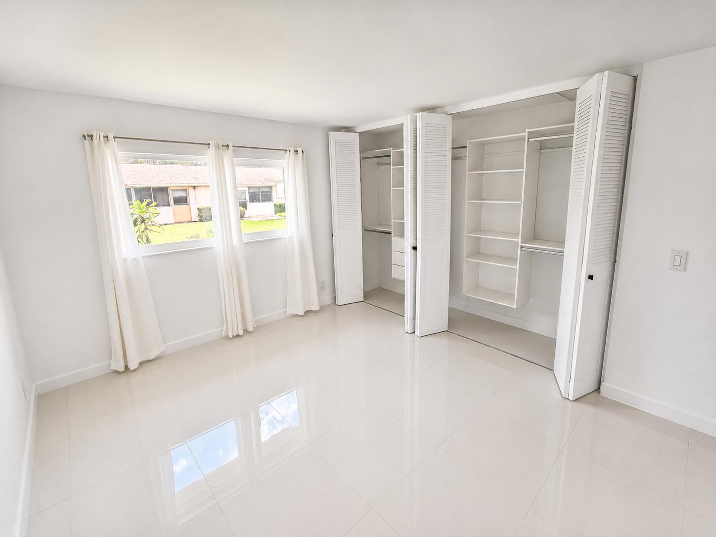 CRESTHAVEN VILLAS CONDO 25 - Residential