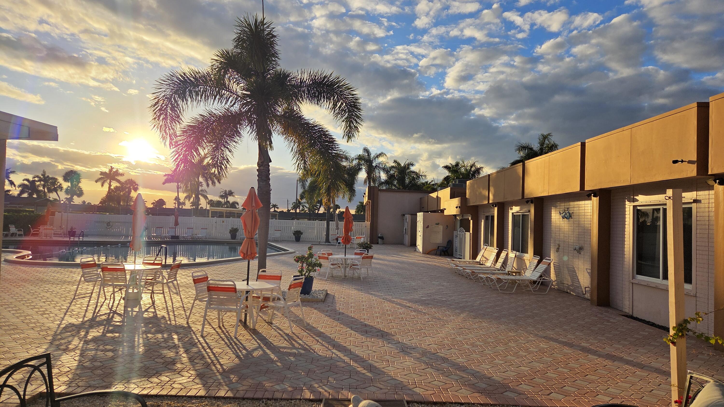 CRESTHAVEN VILLAS CONDO 25 - Residential