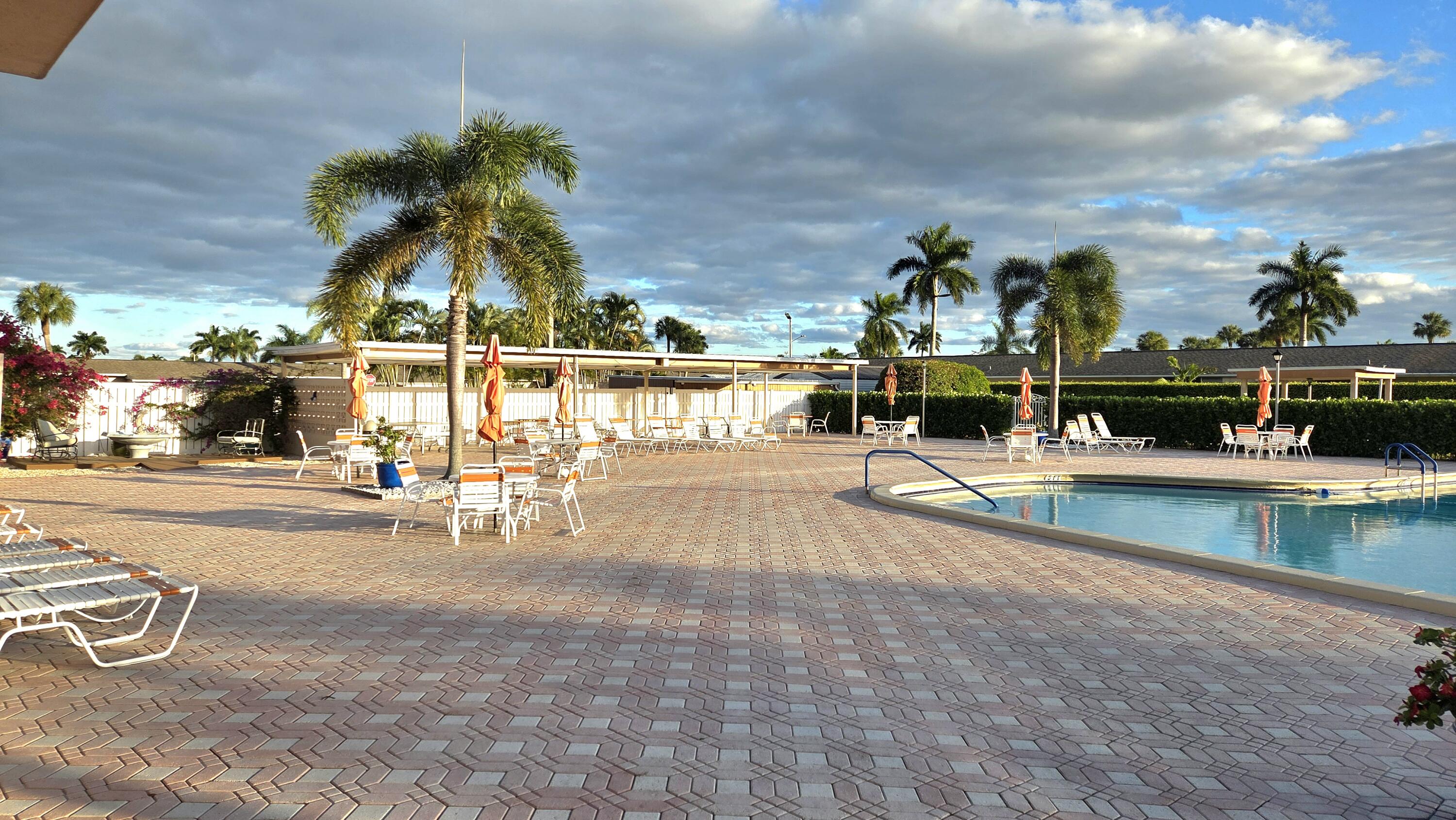CRESTHAVEN VILLAS CONDO 25 - Residential