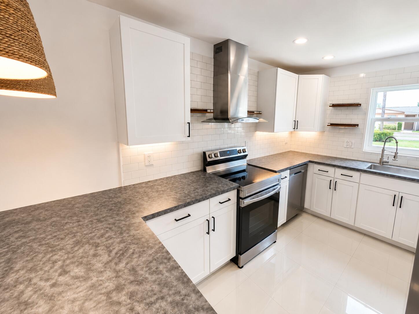 CRESTHAVEN VILLAS CONDO 25 - Residential