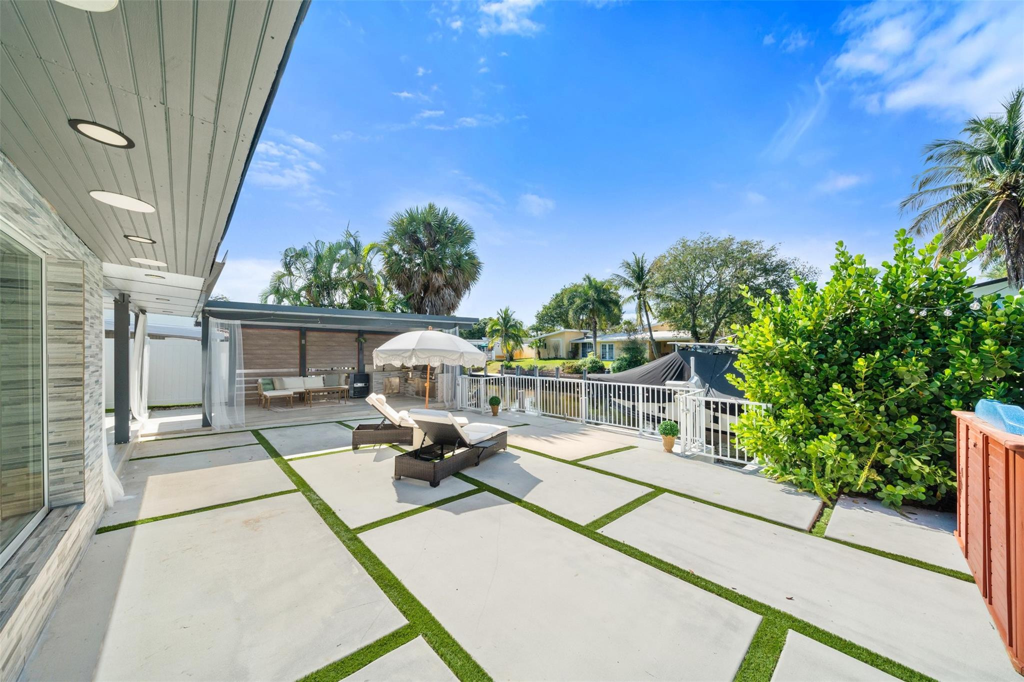 LAUDERDALE ISLES NO 2-BLK 7 - Residential