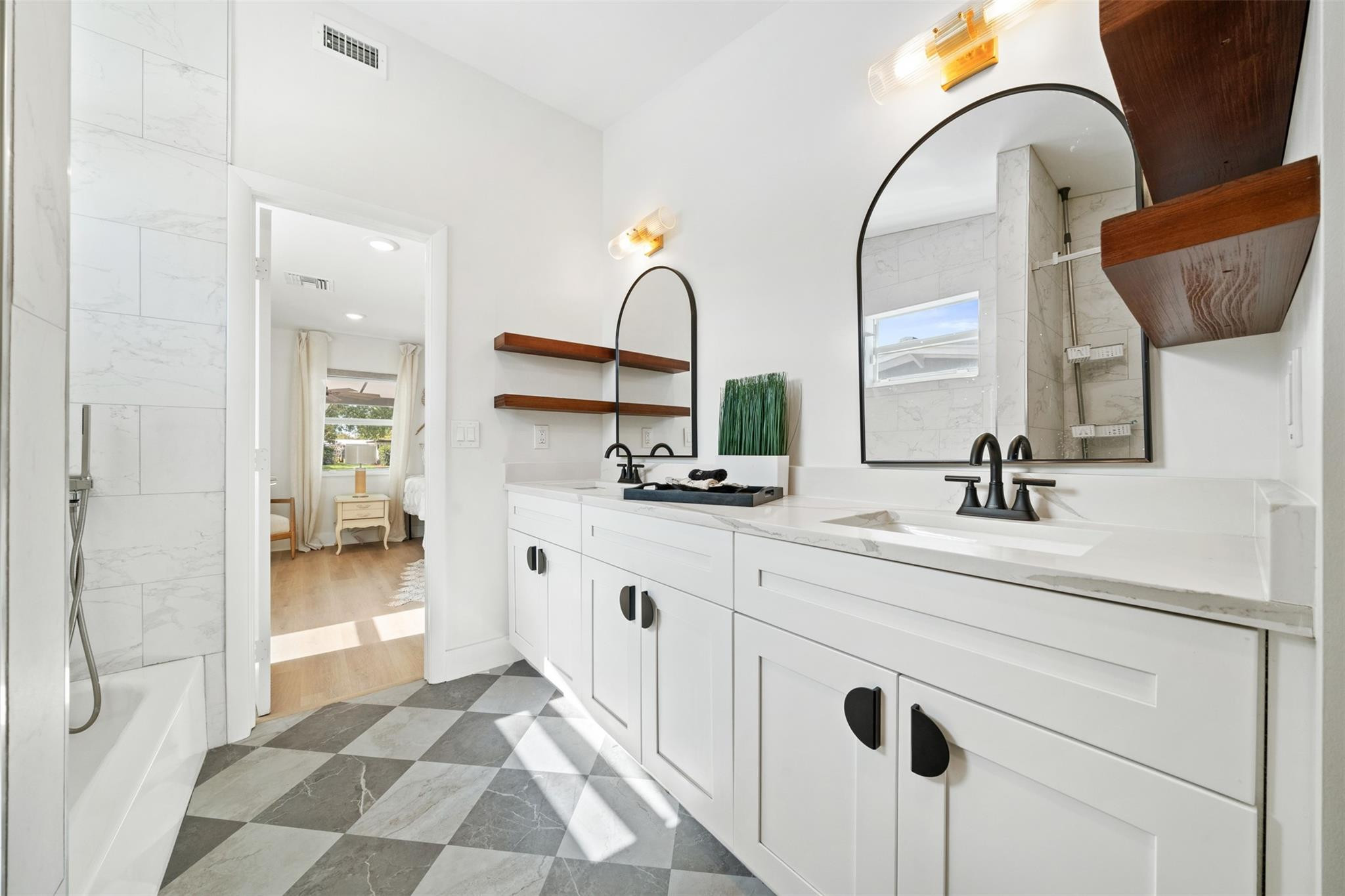 LAUDERDALE ISLES NO 2-BLK 7 - Residential