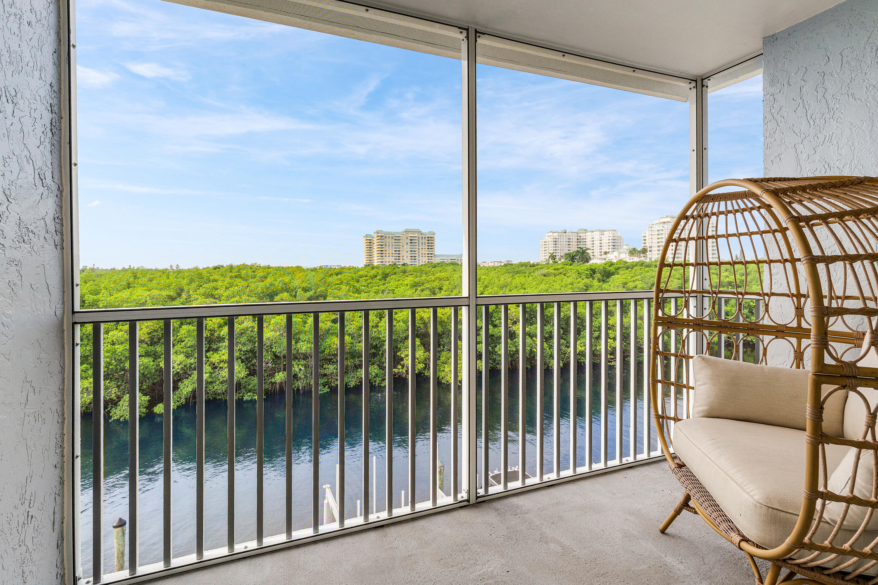 HARBOUR HALL INLET CLUB - Residential