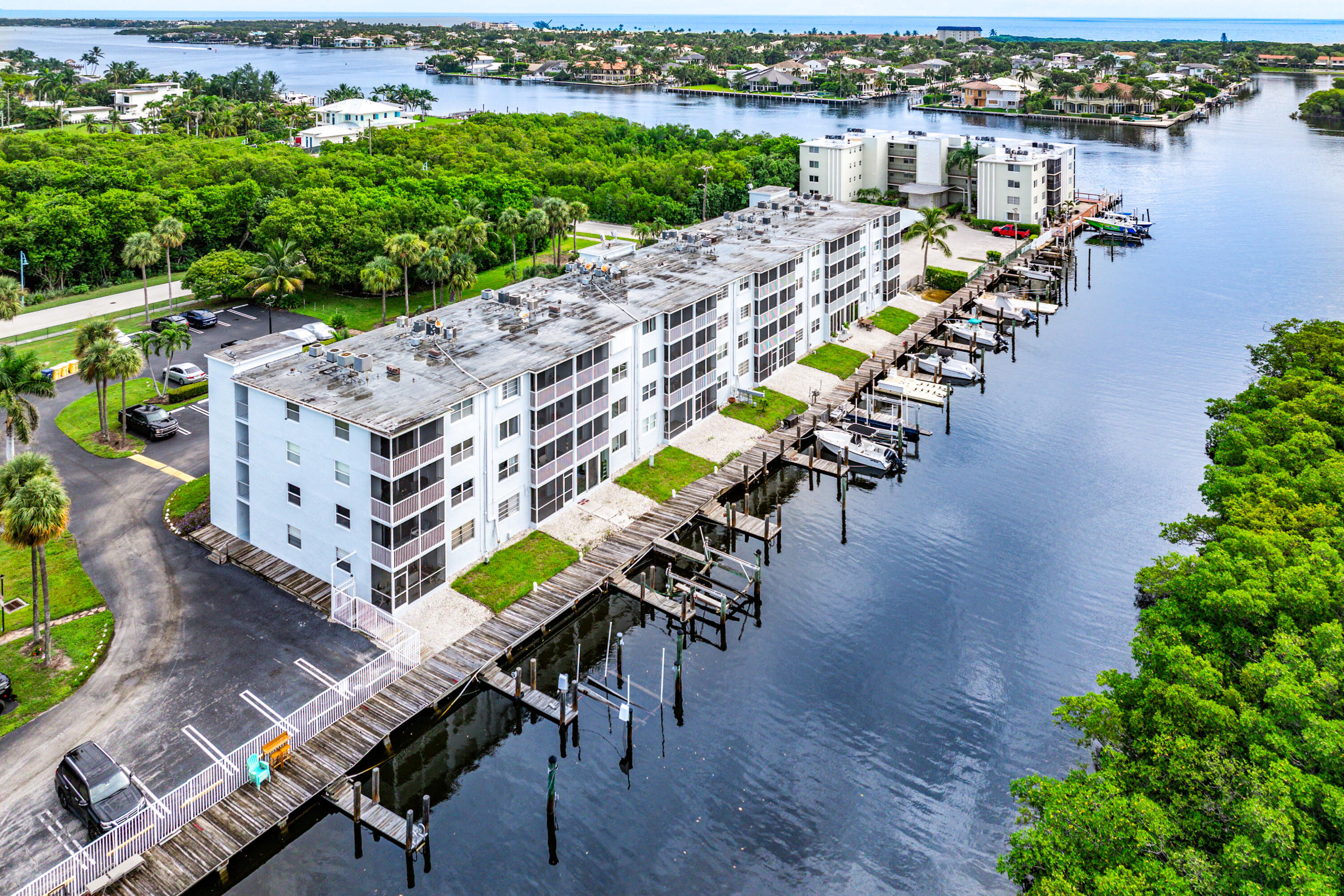 HARBOUR HALL INLET CLUB - Residential