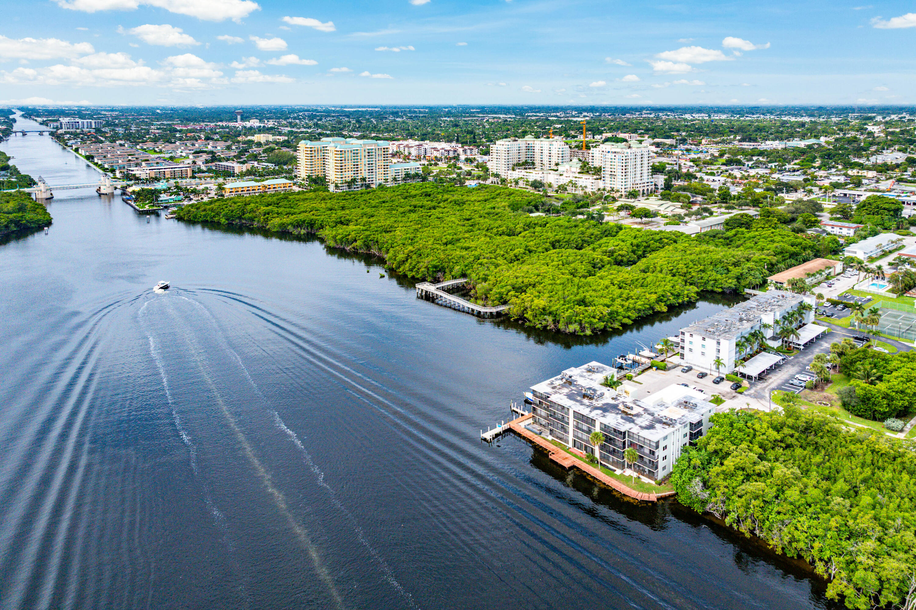 HARBOUR HALL INLET CLUB - Residential