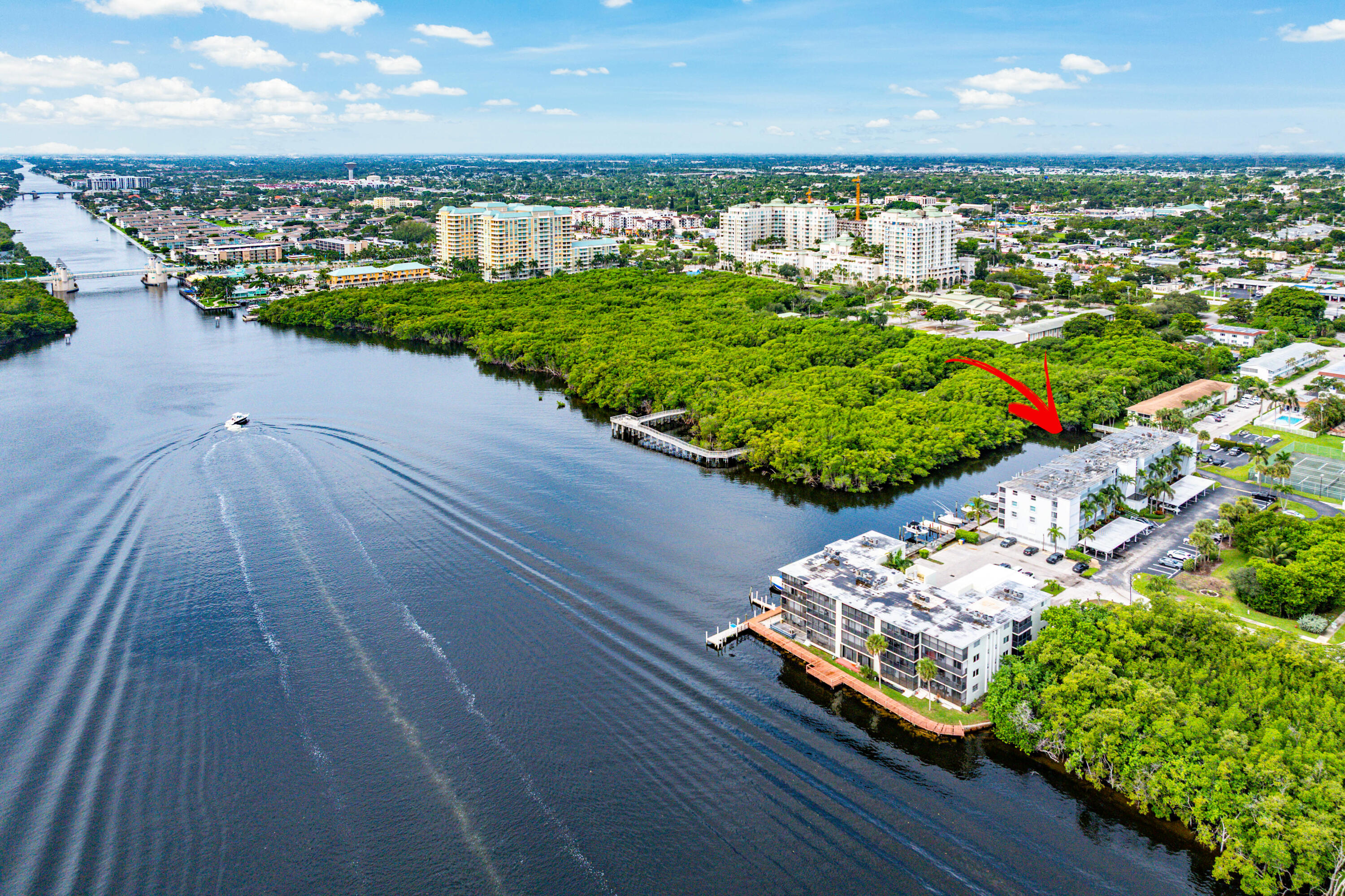 HARBOUR HALL INLET CLUB - Residential