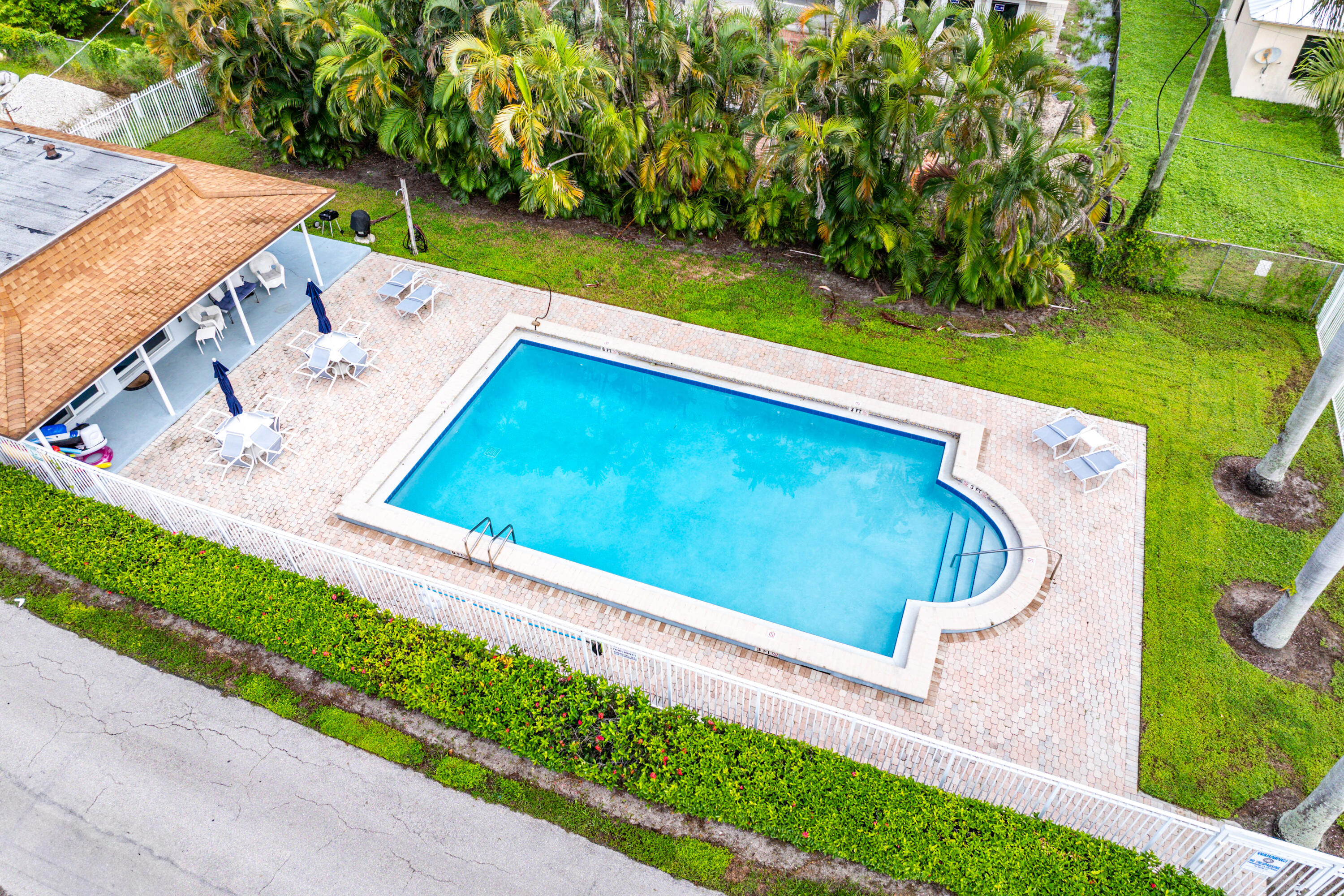HARBOUR HALL INLET CLUB - Residential