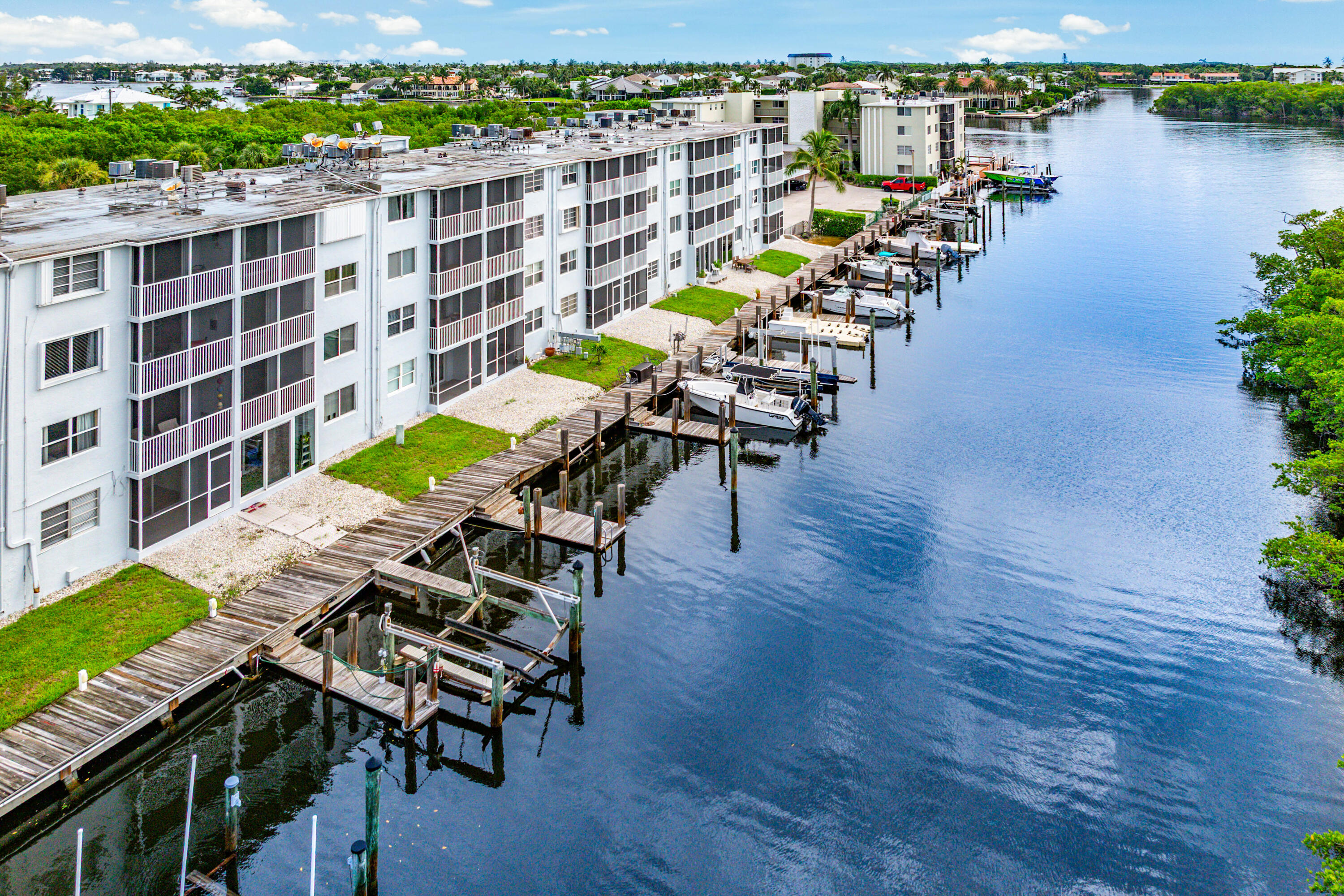 HARBOUR HALL INLET CLUB - Residential