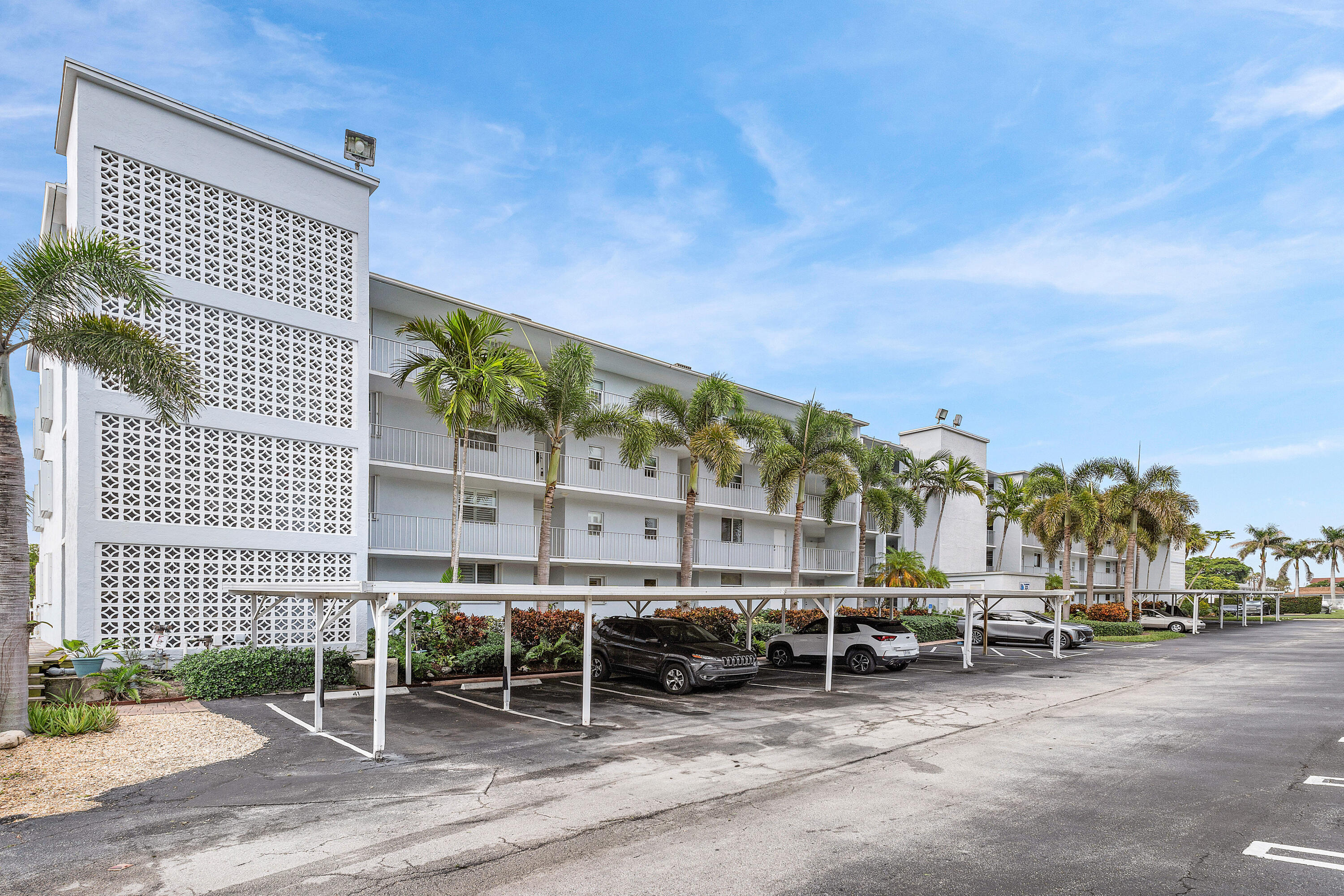 HARBOUR HALL INLET CLUB - Residential