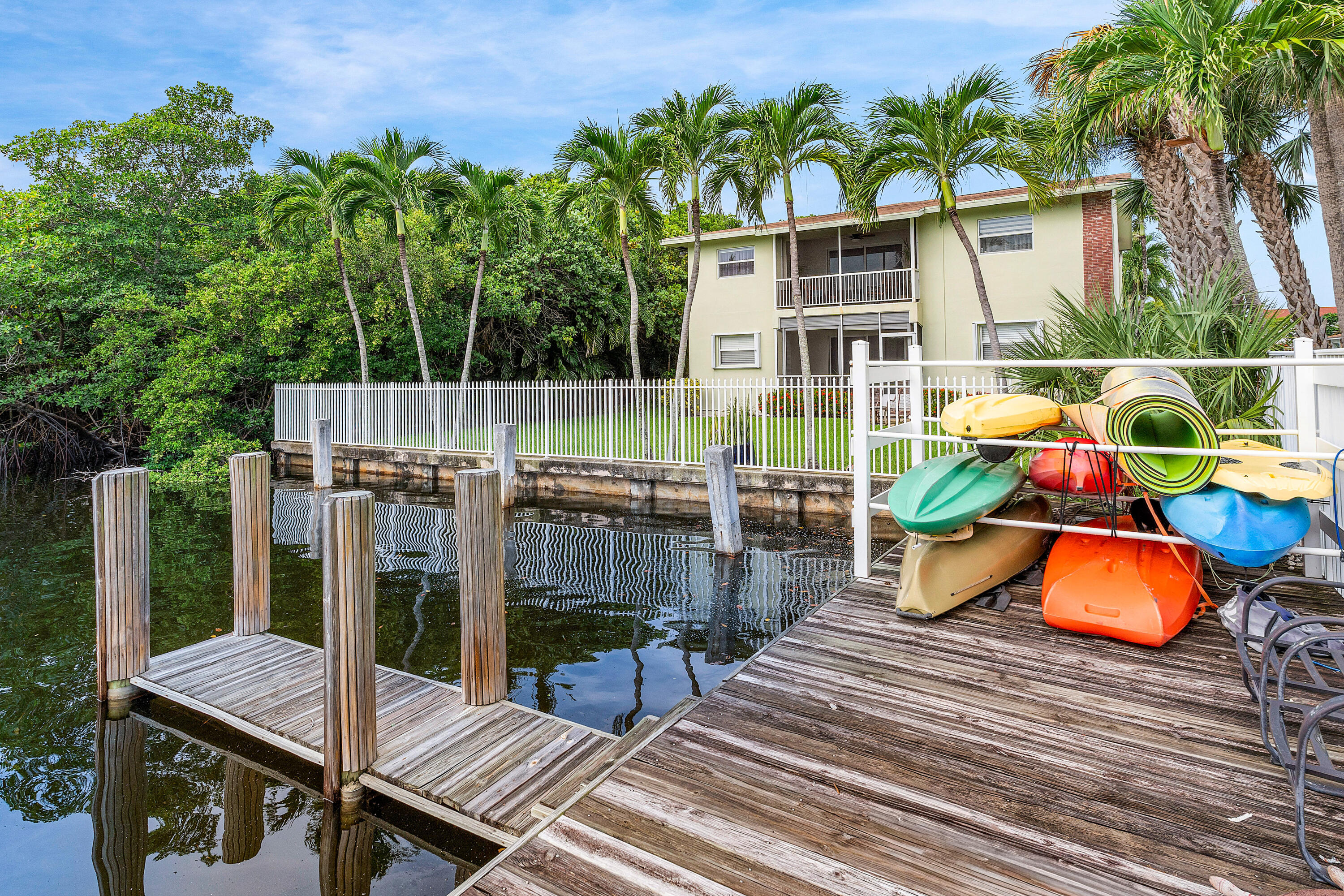 HARBOUR HALL INLET CLUB - Residential