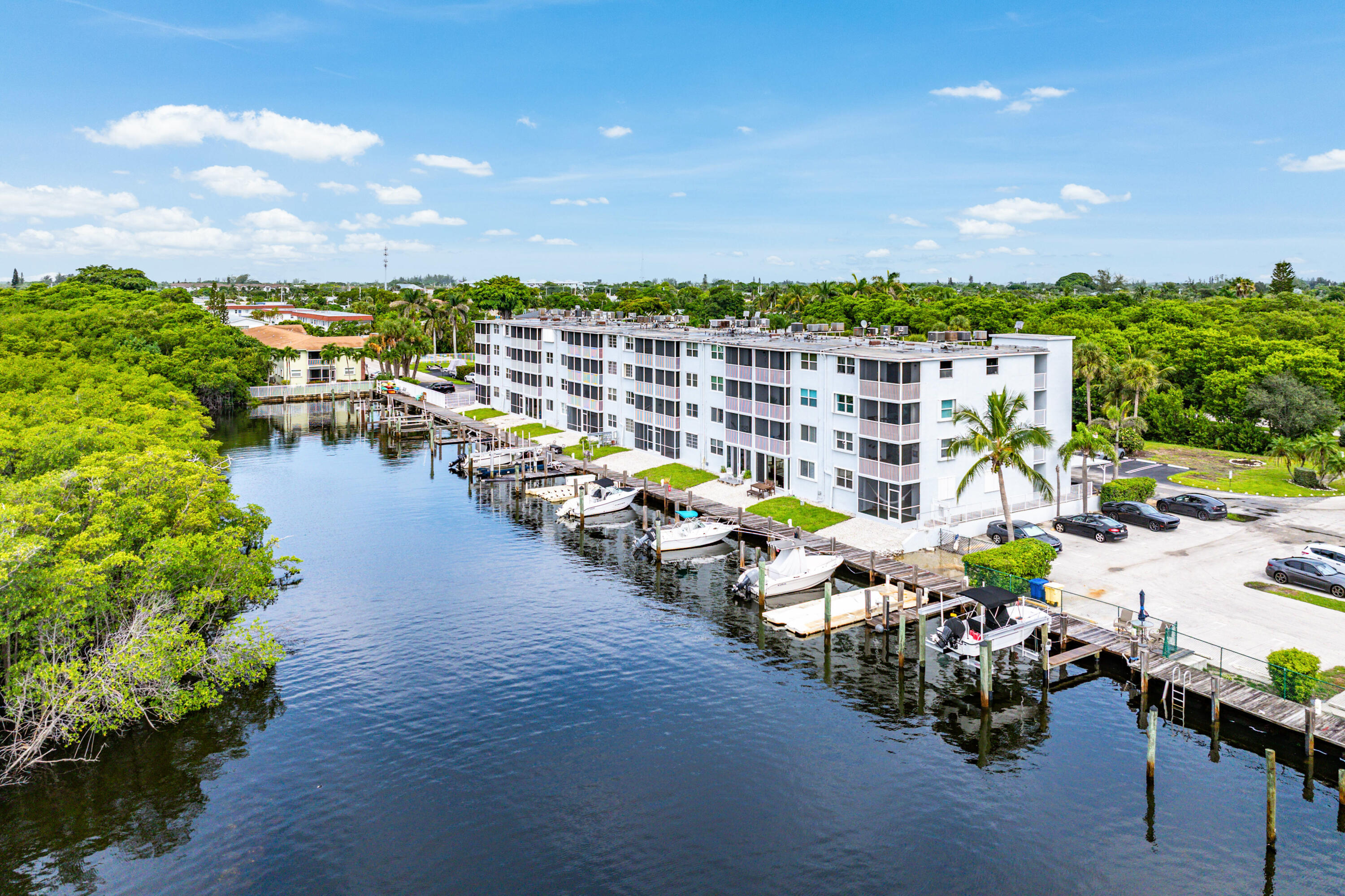 HARBOUR HALL INLET CLUB - Residential