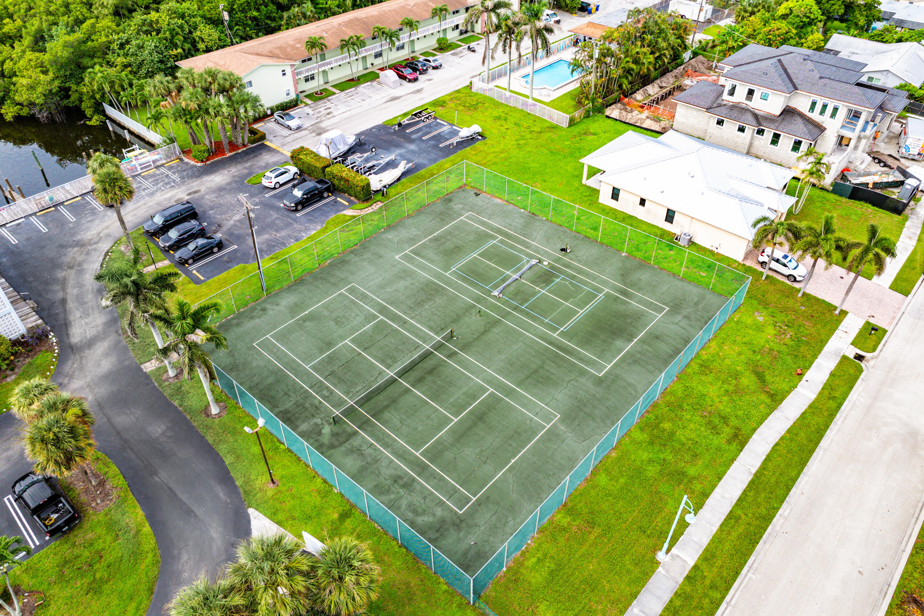 HARBOUR HALL INLET CLUB - Residential
