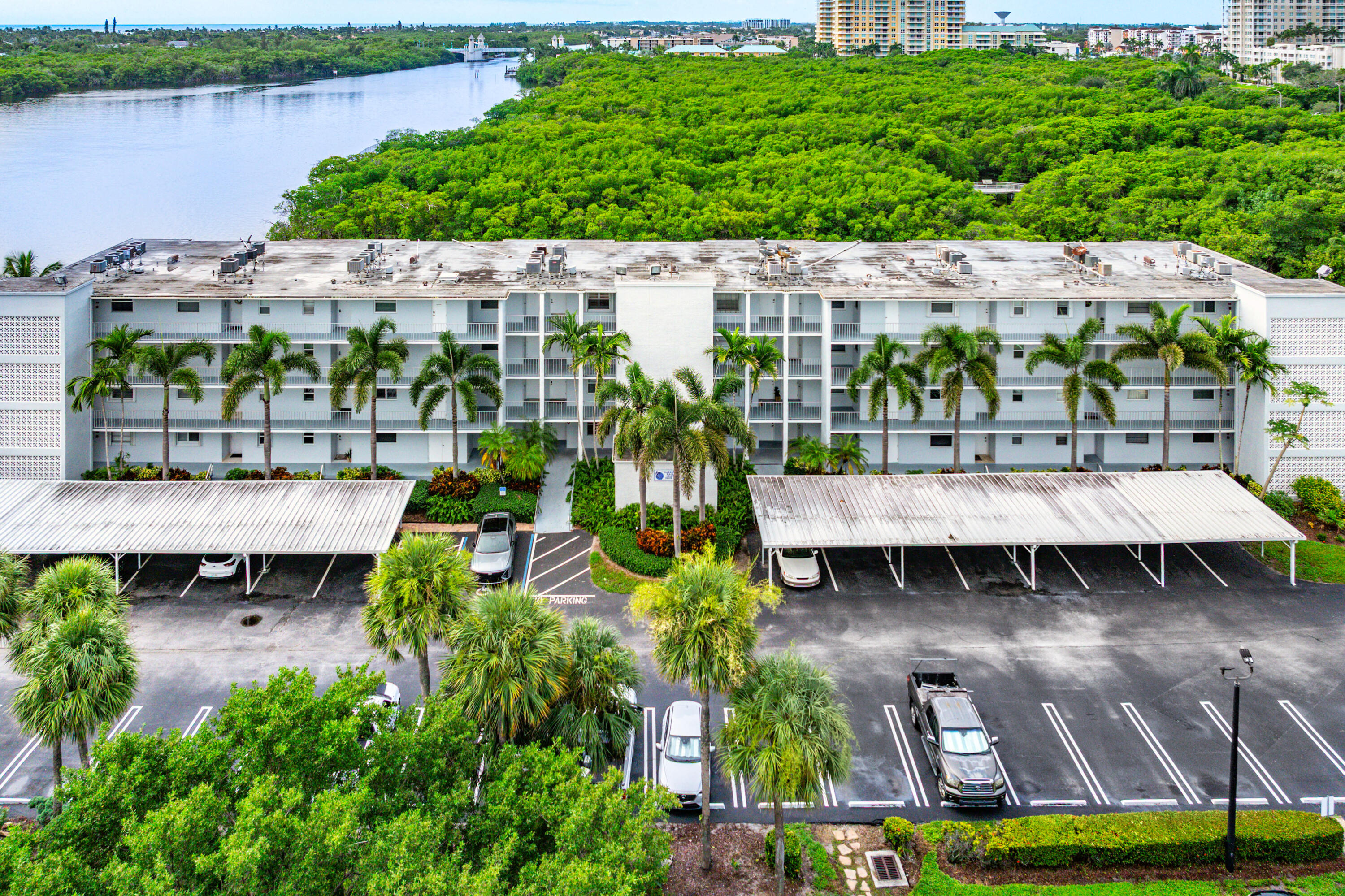 HARBOUR HALL INLET CLUB - Residential