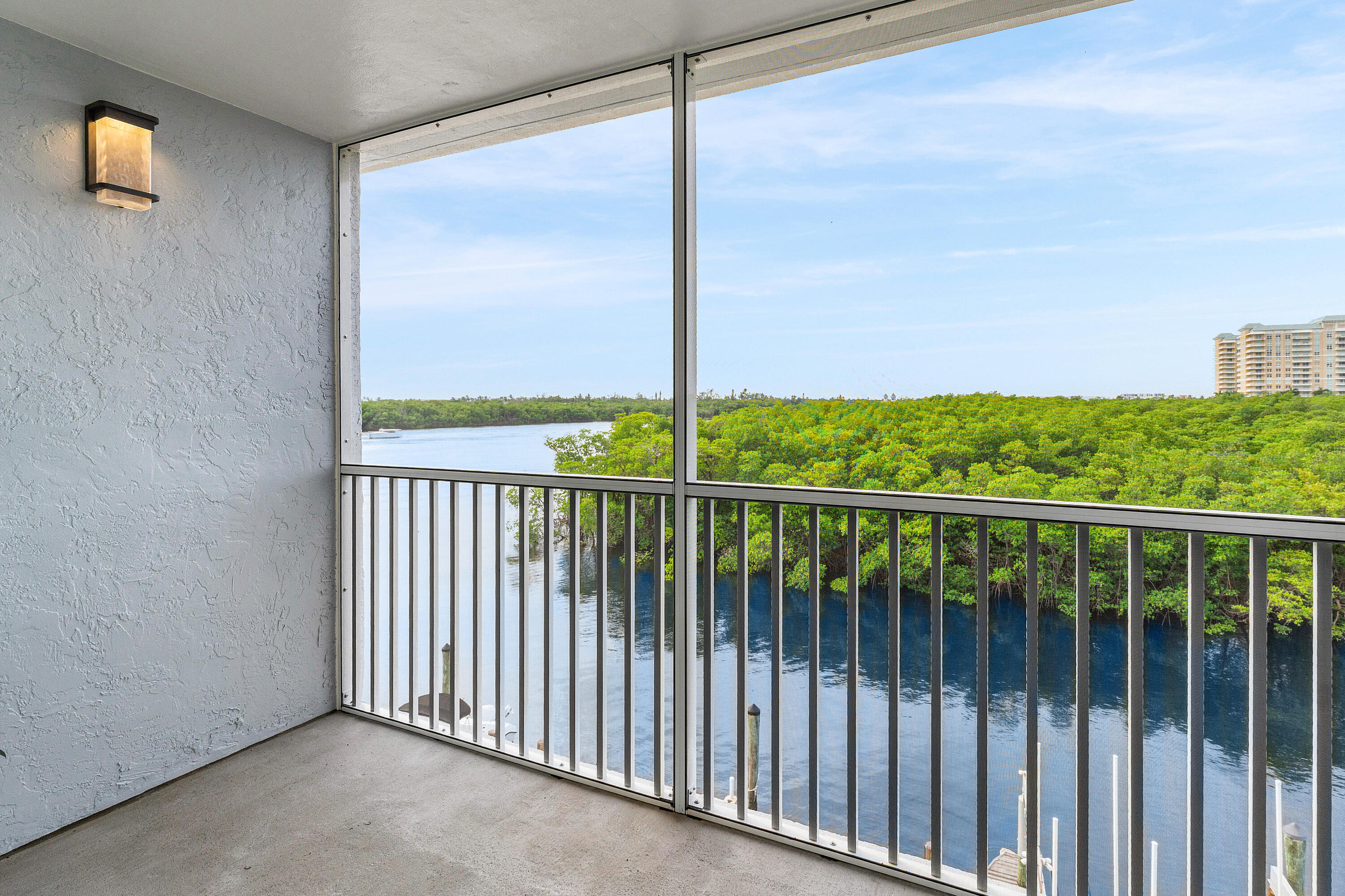 HARBOUR HALL INLET CLUB - Residential