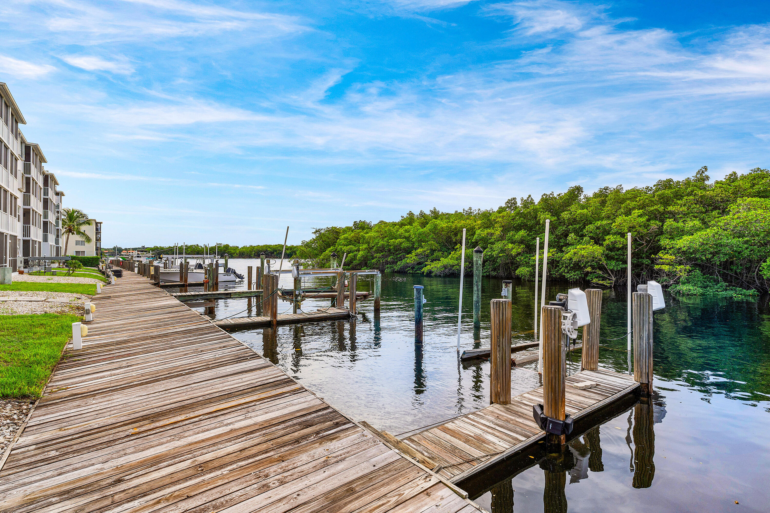 HARBOUR HALL INLET CLUB - Residential